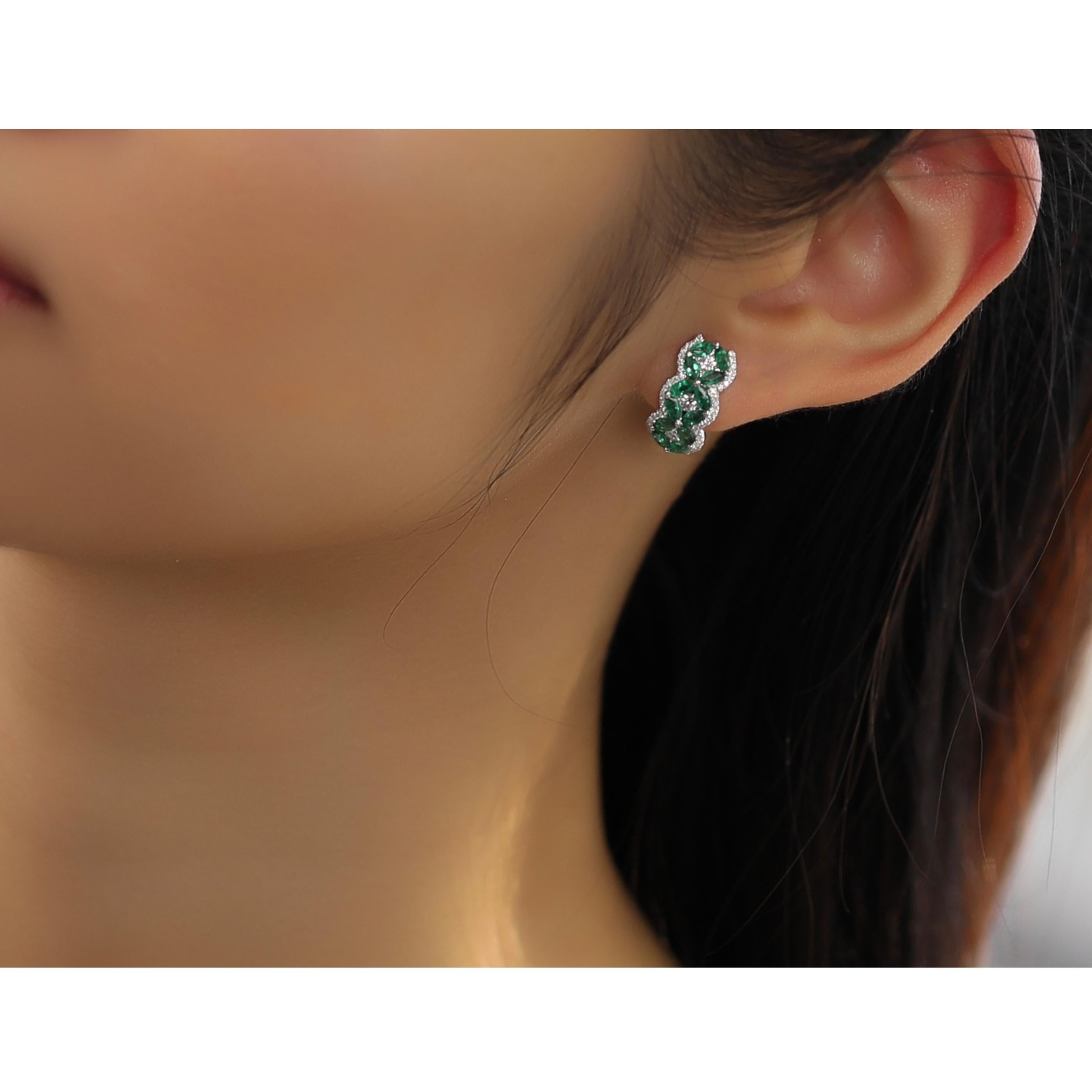 18 Karat White Gold Diamond Small Emerald Huggy Flower Stud Earrings In New Condition In Los Angeles, CA