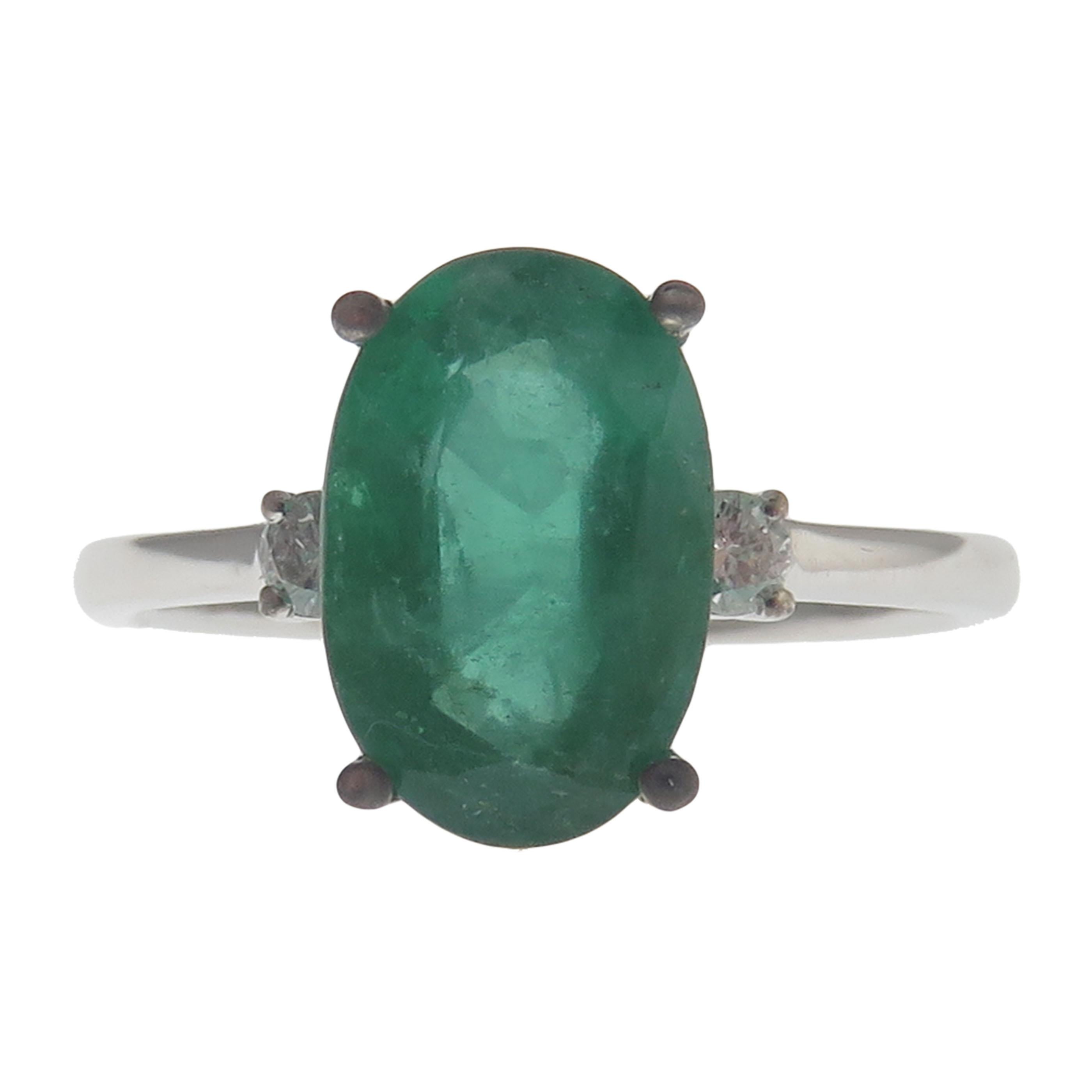 18 Karat White Gold Diamond Small Emerald Oval Earring Ring Set 2