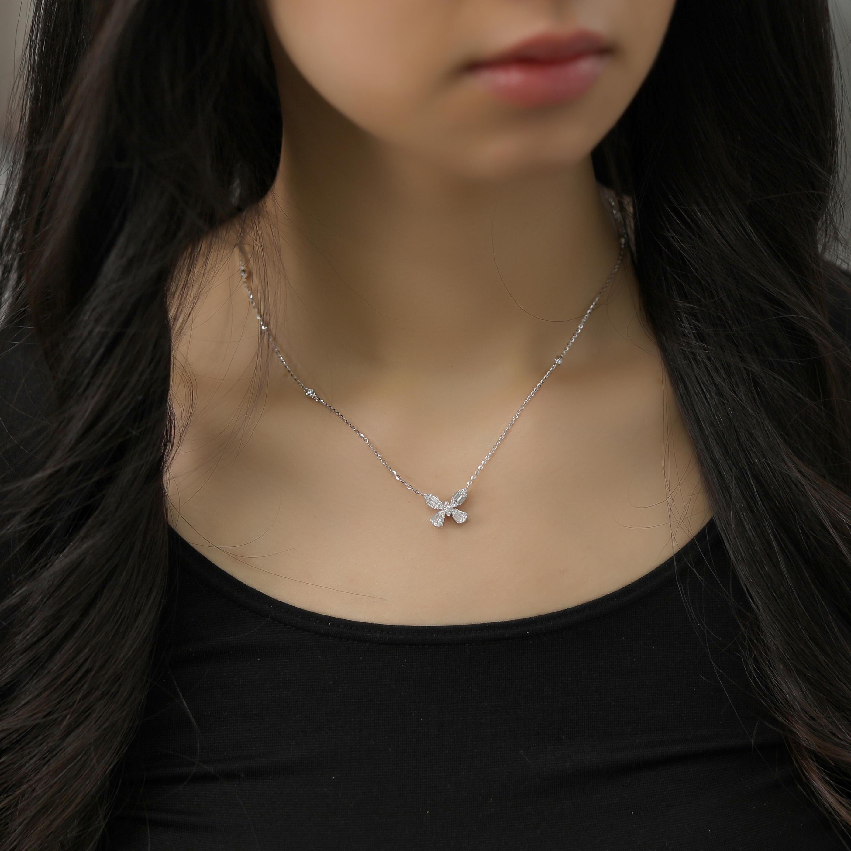 18 Karat White Gold Diamond Small Modern Butterfly Baguette Necklace In New Condition In Los Angeles, CA