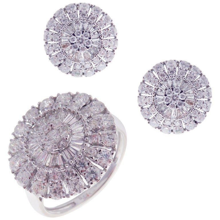 18 Karat White Gold Diamond Small Pisa Baguette Stud Earring Ring Set