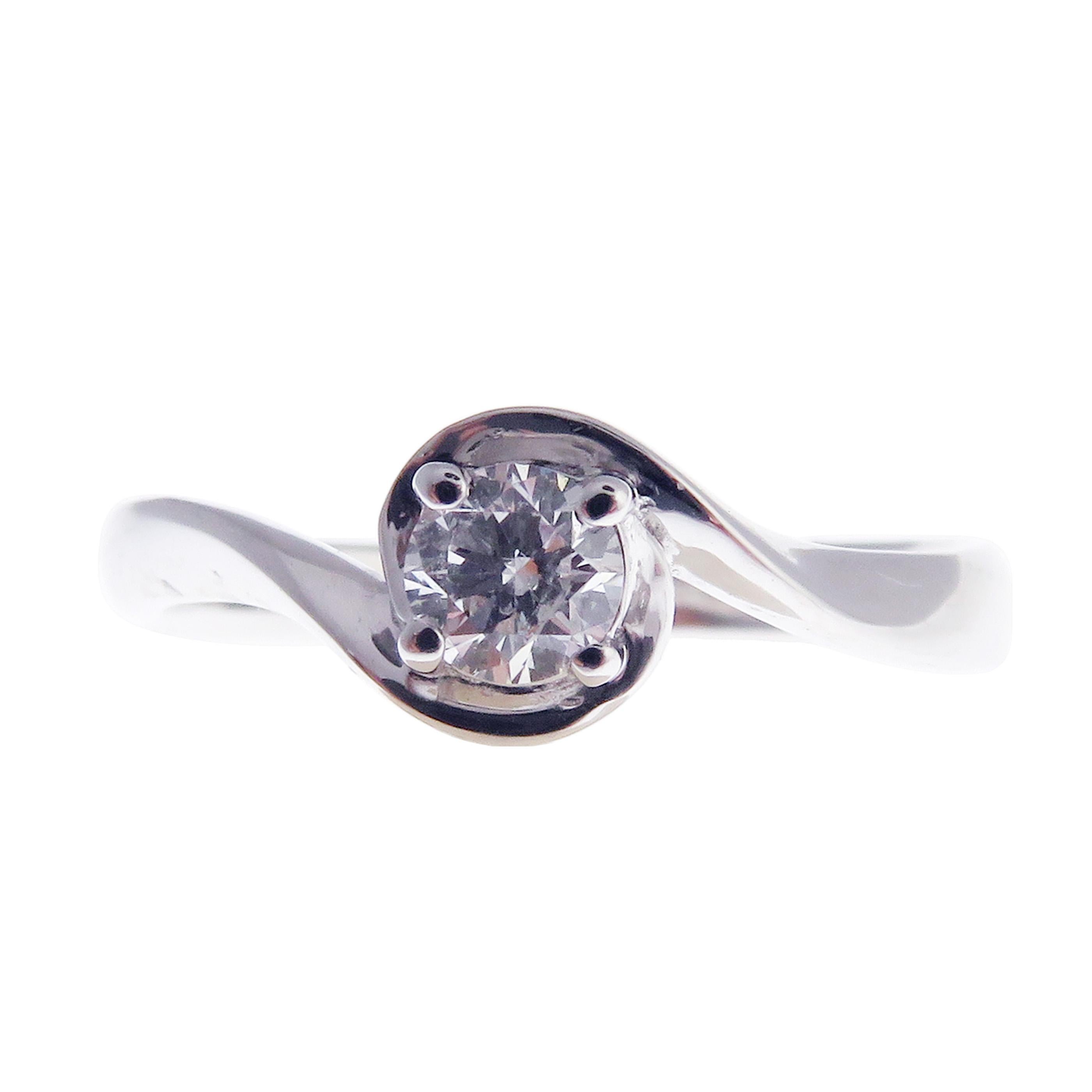 18 Karat White Gold Diamond Small Round Studs Earring Ring Set 2