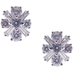 18 Karat White Gold Diamond Small Snowflake Earring