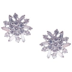18 Karat White Gold Diamond Small Snowflake Earring