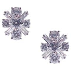 18 Karat White Gold Diamond Small Snowflake Earring