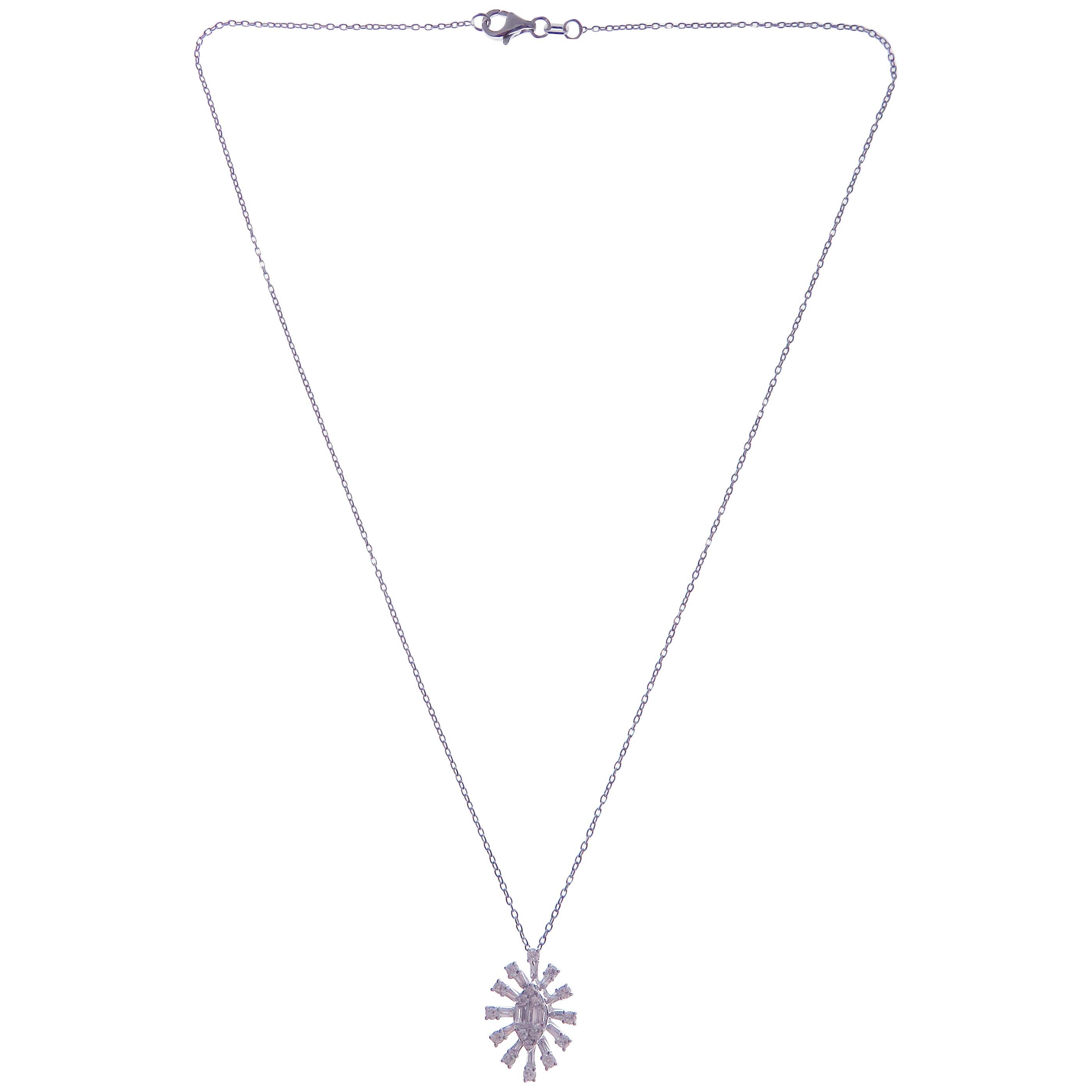 18 Karat White Gold Diamond Snowflake Necklace In New Condition For Sale In Los Angeles, CA