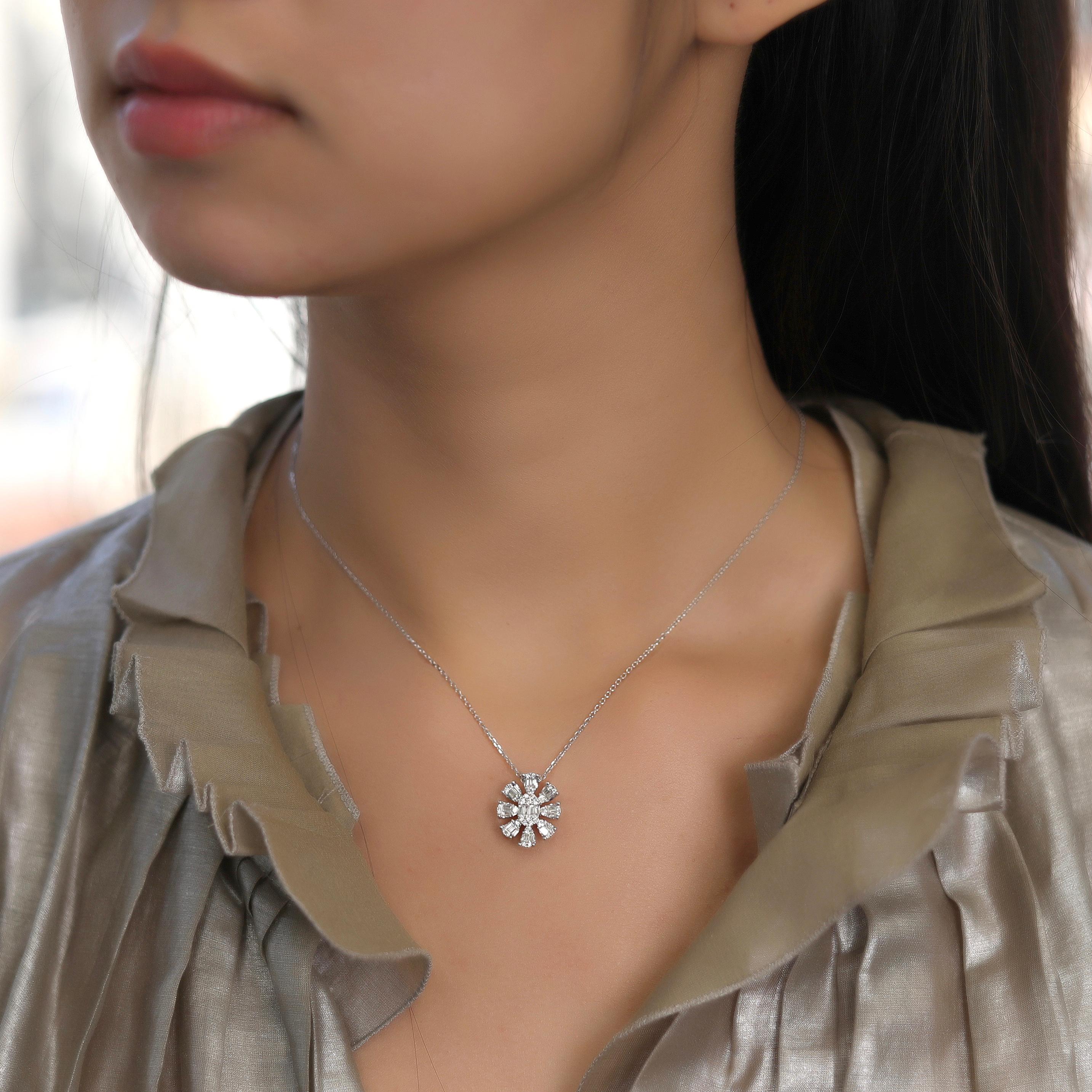 Women's or Men's 18 Karat White Gold Diamond Snowflake Necklace For Sale