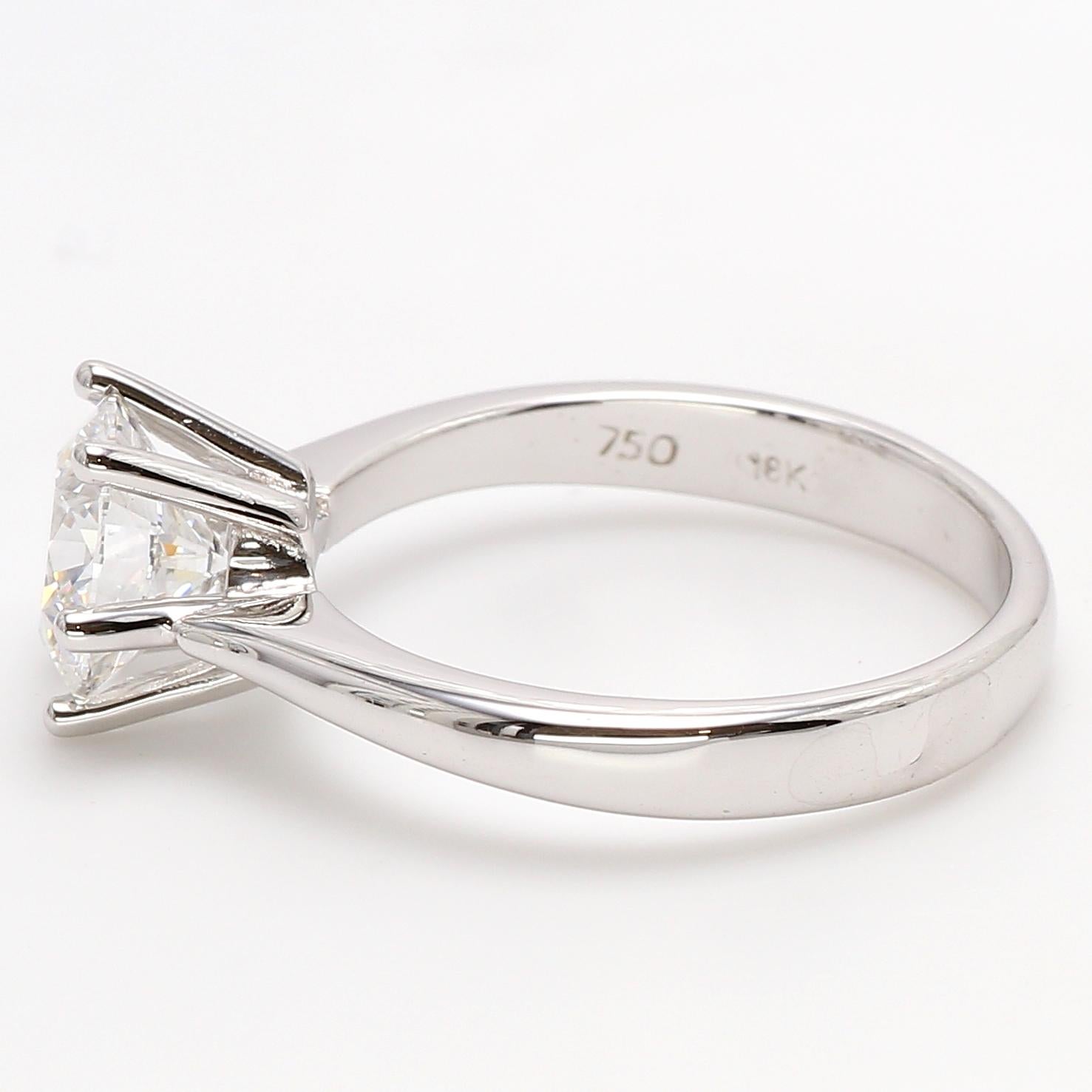 Round Cut 18 Karat White Gold Diamond Solitaire Engagement Ring 1.56ct Round Diamond For Sale