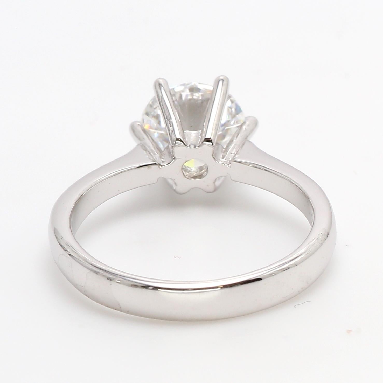 18 Karat White Gold Diamond Solitaire Engagement Ring 1.56ct Round Diamond In New Condition For Sale In New York, NY