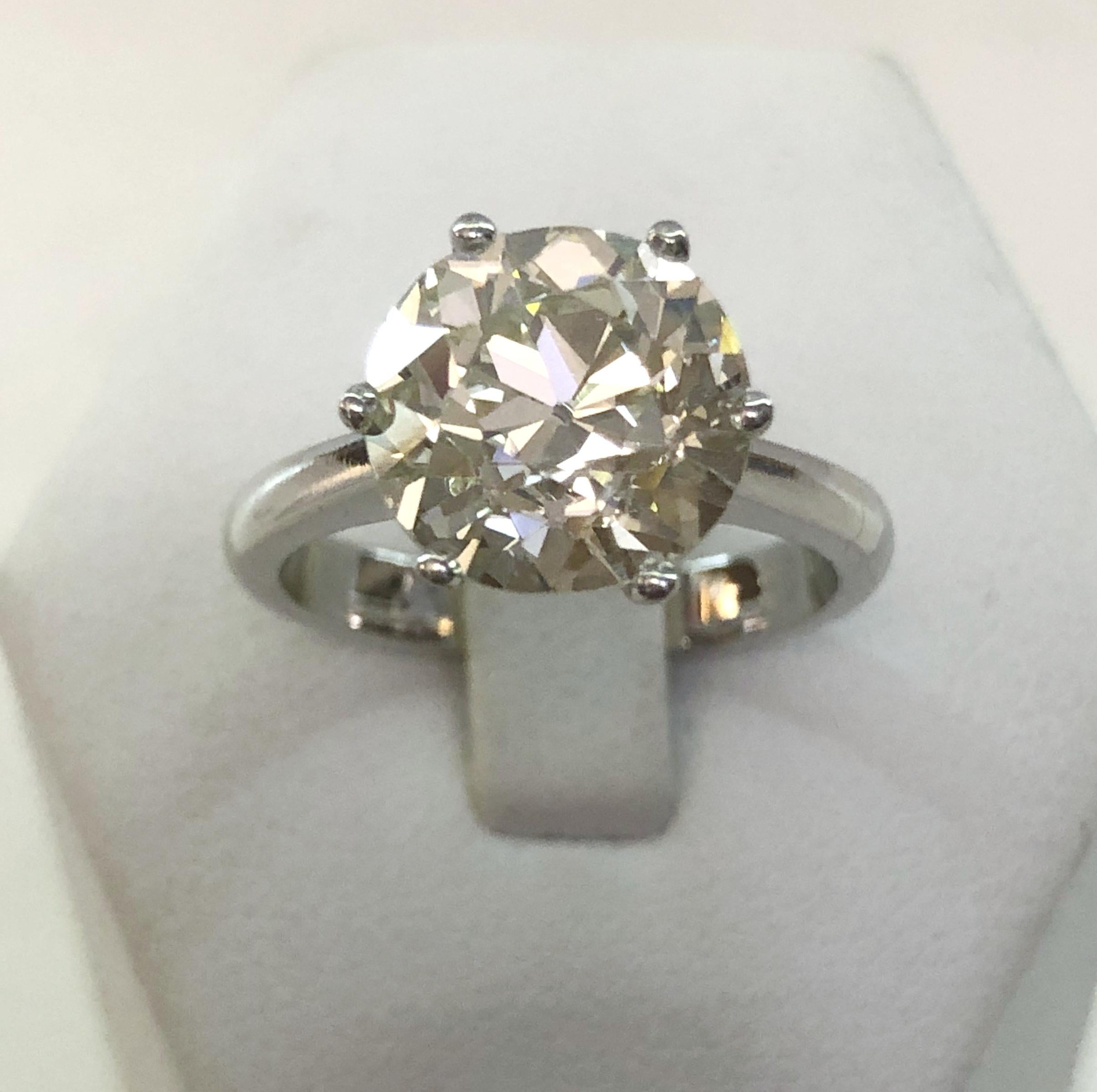 Italian 18 karat 750/1000 white gold ring, with a single 