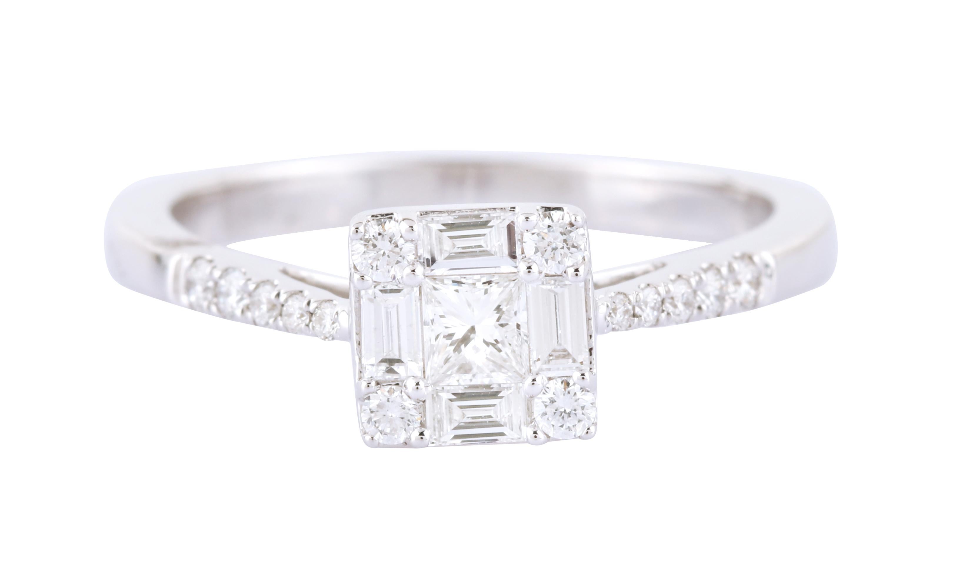 18 Karat White Gold Diamond Solitaire Ring In New Condition For Sale In Jaipur, IN