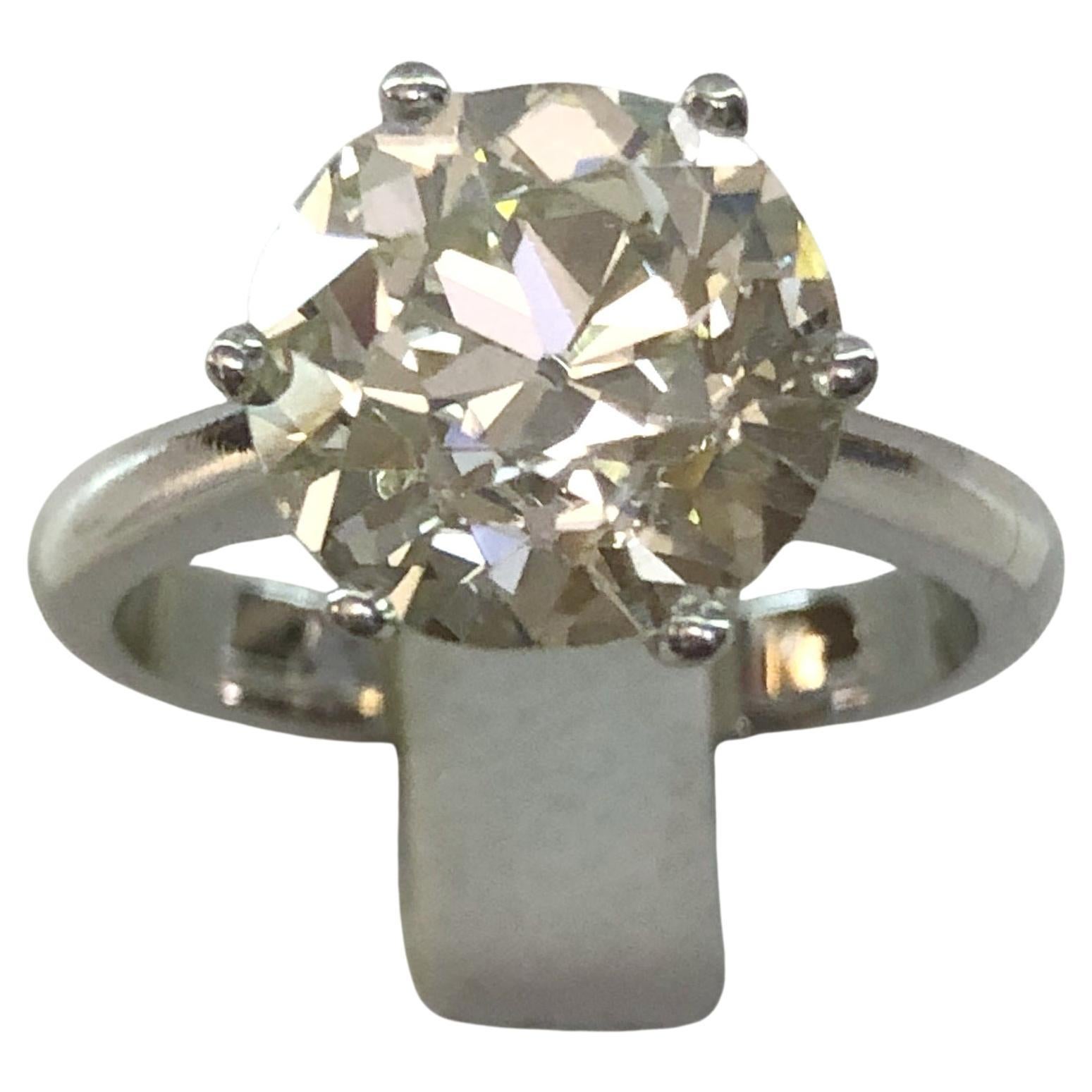 18 Karat White Gold Diamond Solitaire Ring