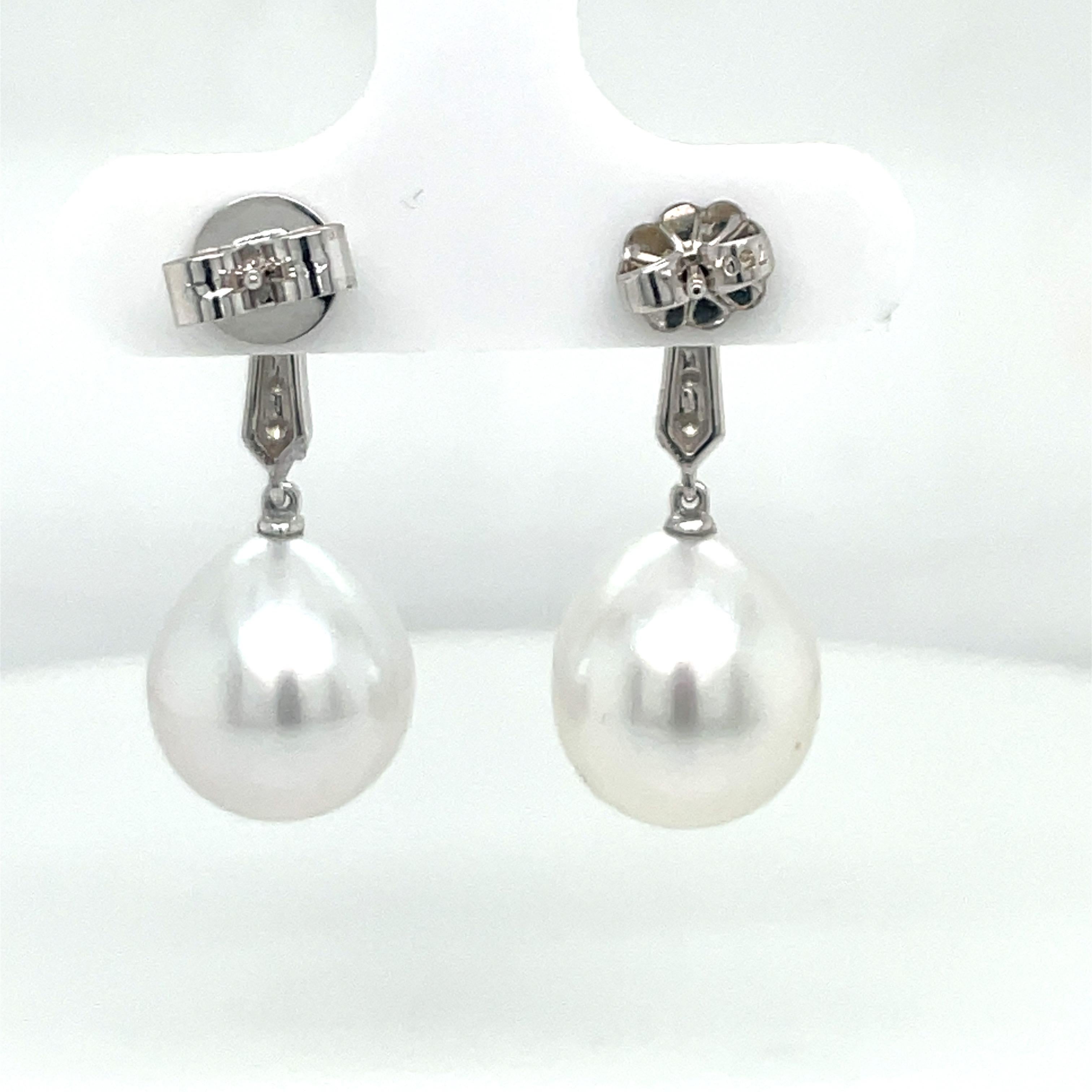18 Karat White Gold Diamond South Sea Drop Earrings 0.16 Carats For Sale 2