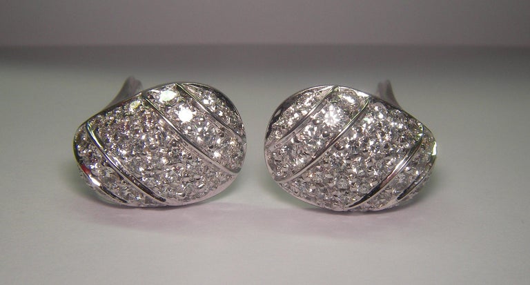 18 Karat White Gold Diamond  and Emeralds Stud Earrings

76 diamonds 1,79 Carat






Founded in 1974, Gianni Lazzaro is a family-owned jewelery company based out of Düsseldorf, Germany.
Although rooted in Germany, Gianni Lazzaro's style and design