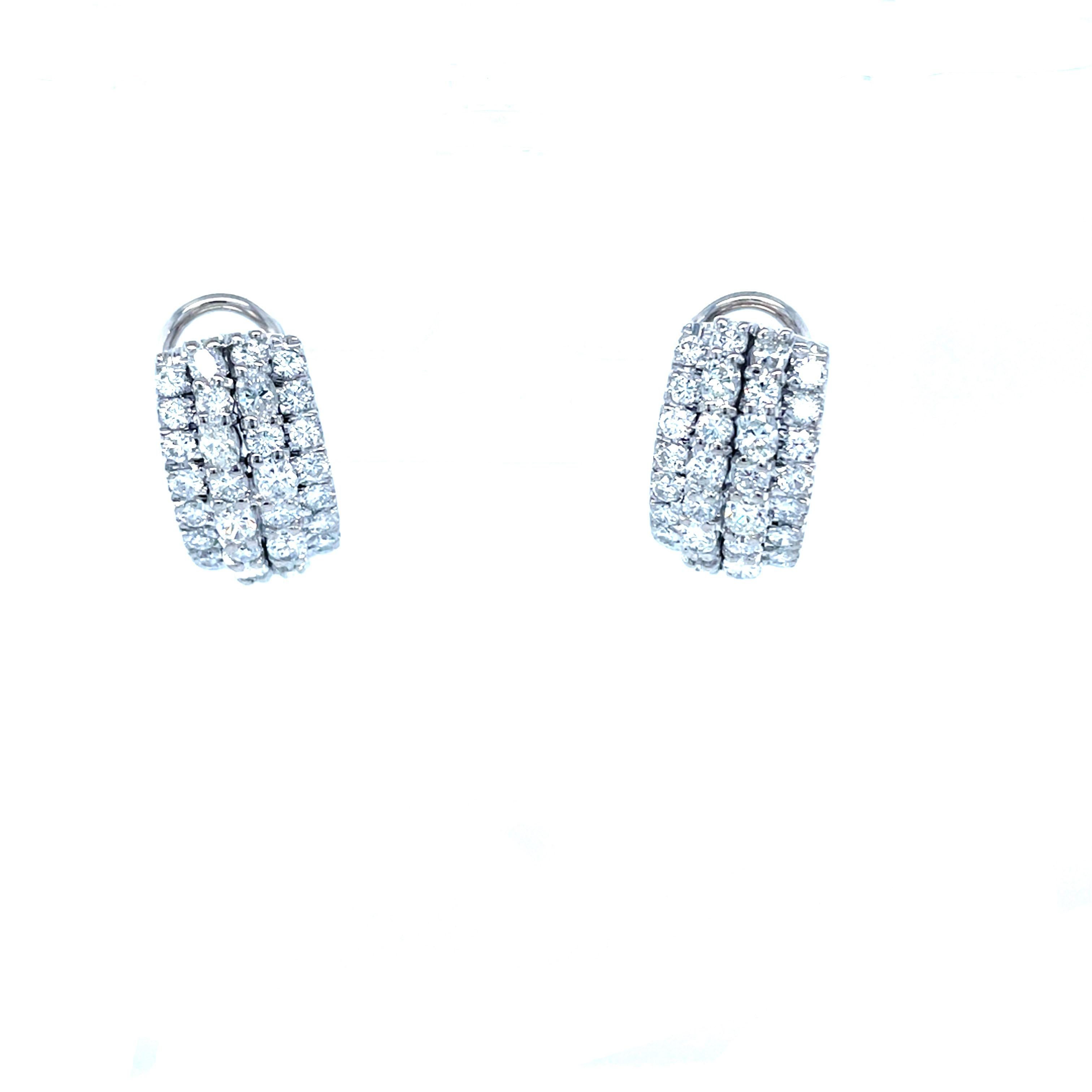 18 Karat White Gold Diamond Stud Earrings For Sale 2