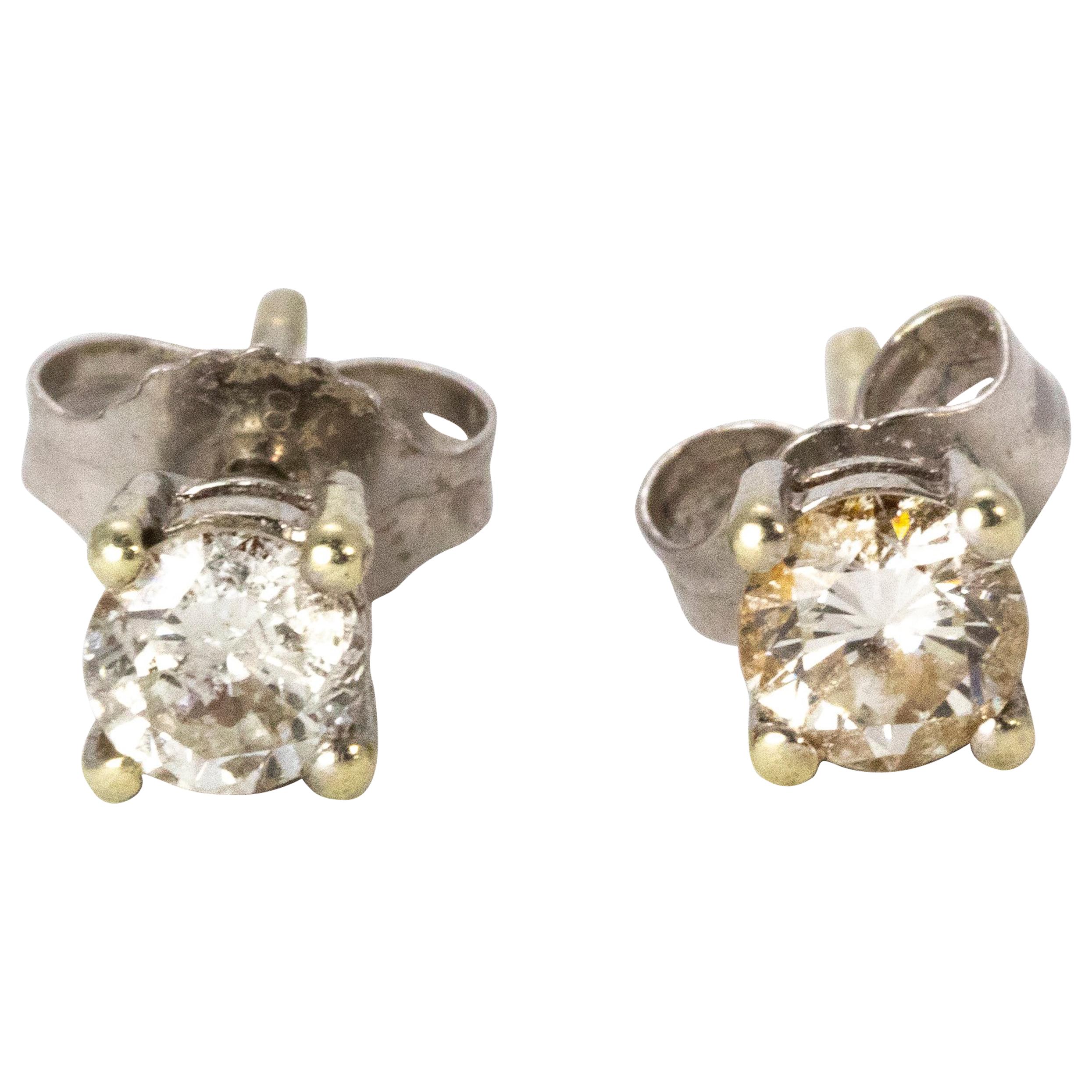 18 Karat White Gold Diamond Stud Earrings For Sale