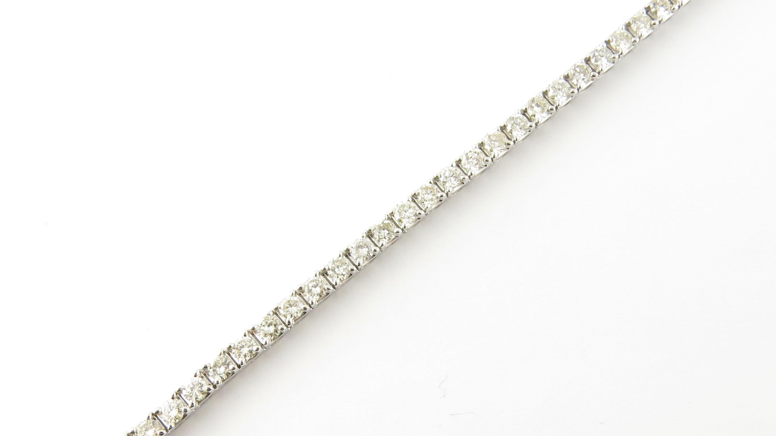 18 Karat White Gold Diamond Tennis Bracelet 5.98 Carat In Good Condition In Washington Depot, CT