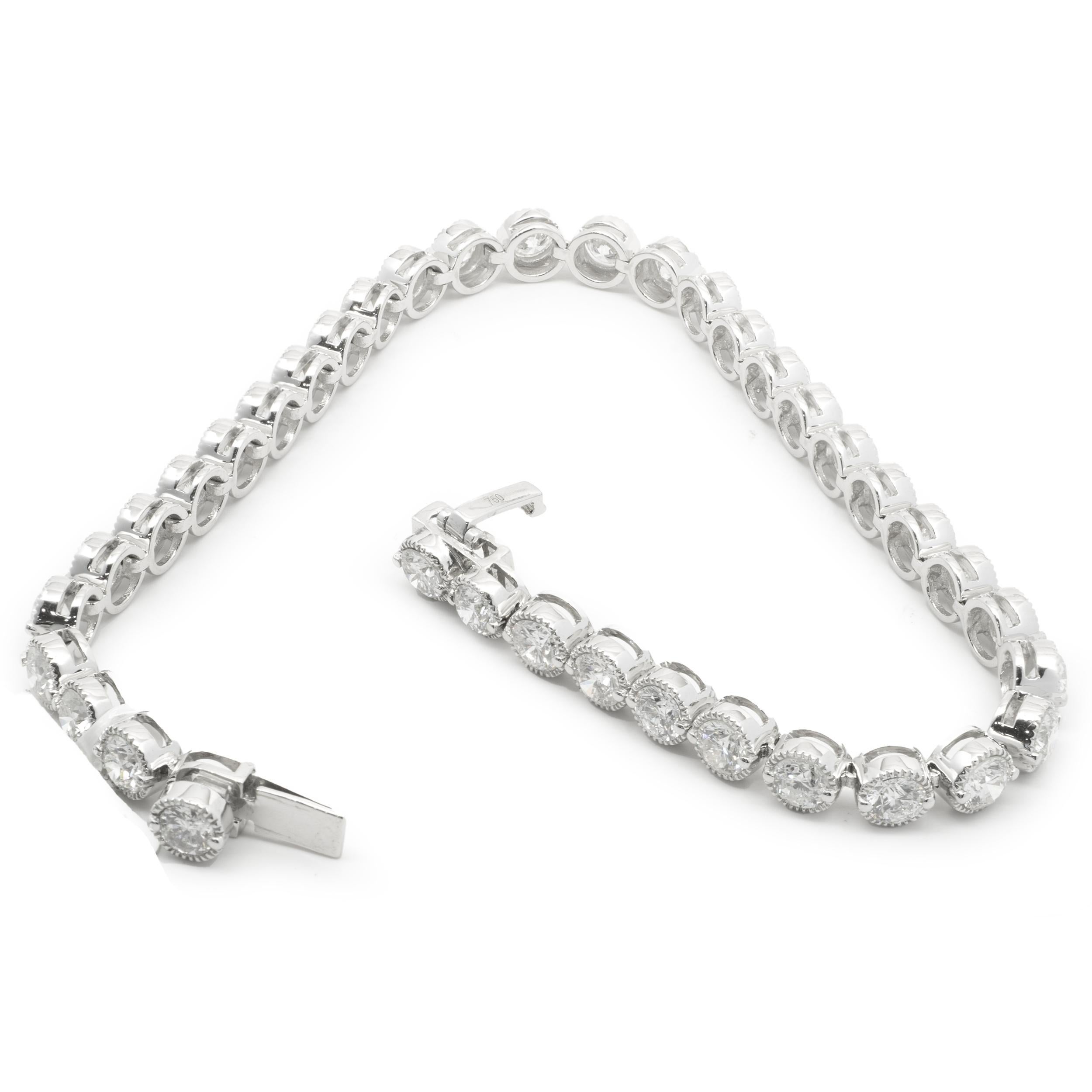 Round Cut 18 Karat White Gold Diamond Tennis Bracelet For Sale