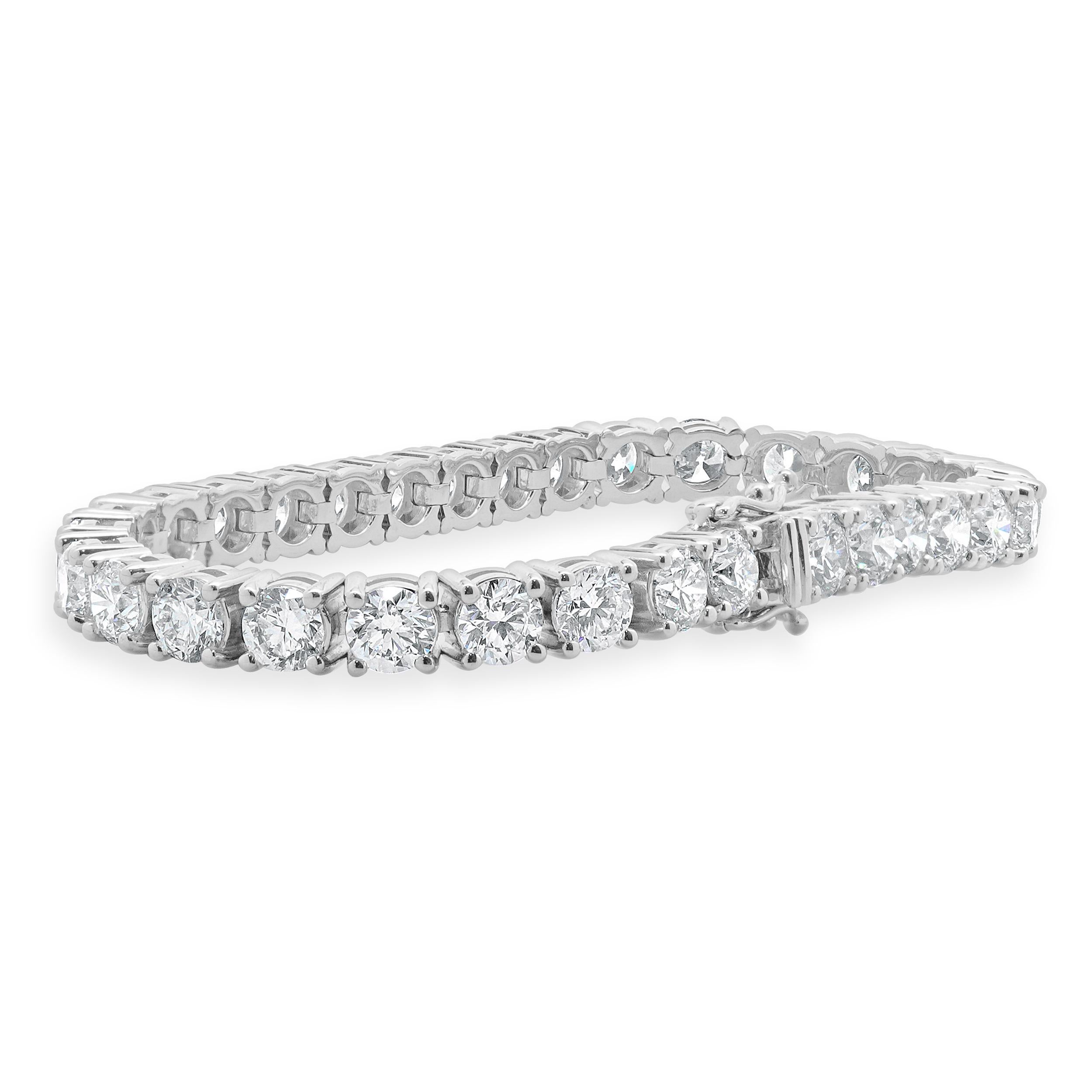 Taille ronde Bracelet tennis en or blanc 18 carats et diamants en vente
