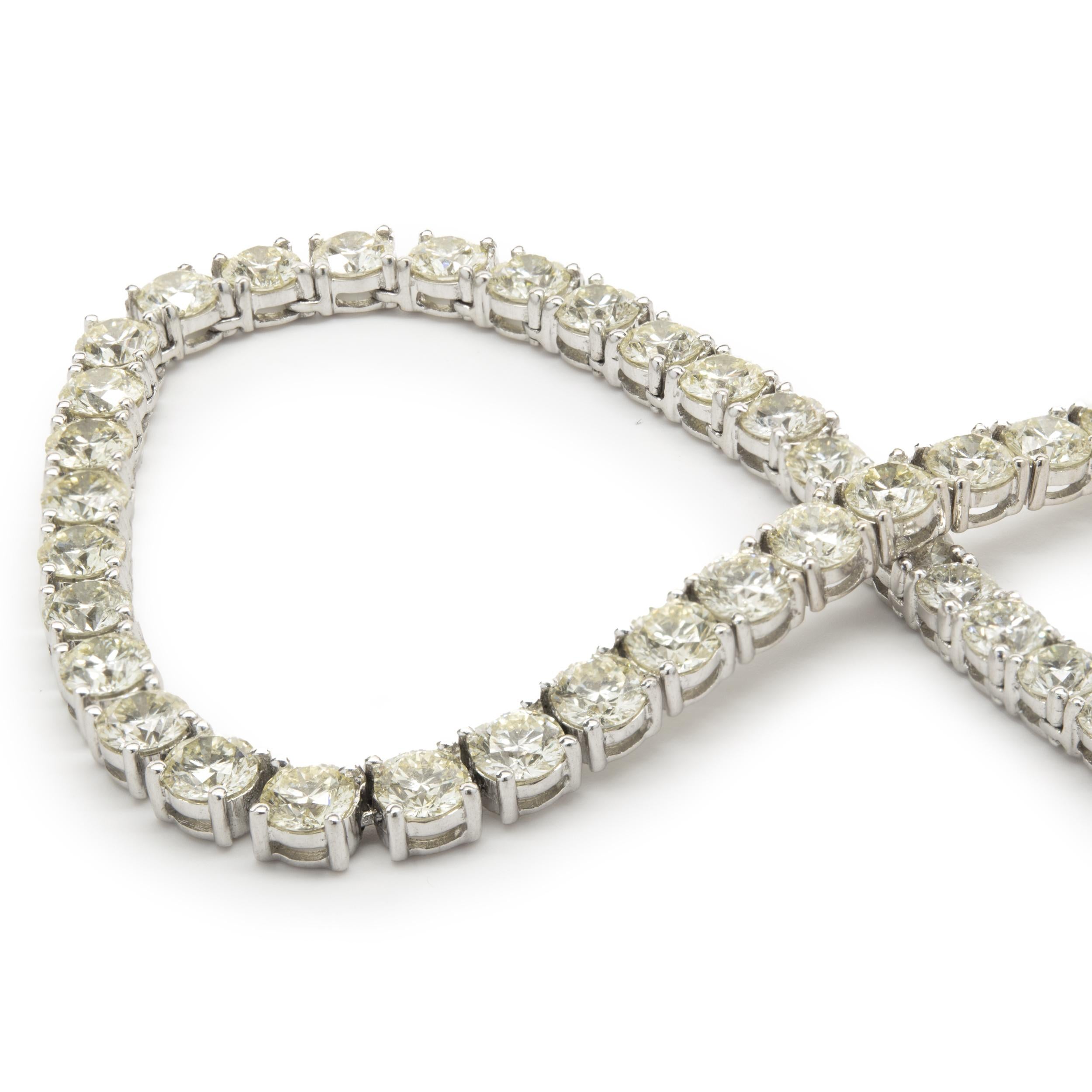 Round Cut 18 Karat White Gold Diamond Tennis Necklace