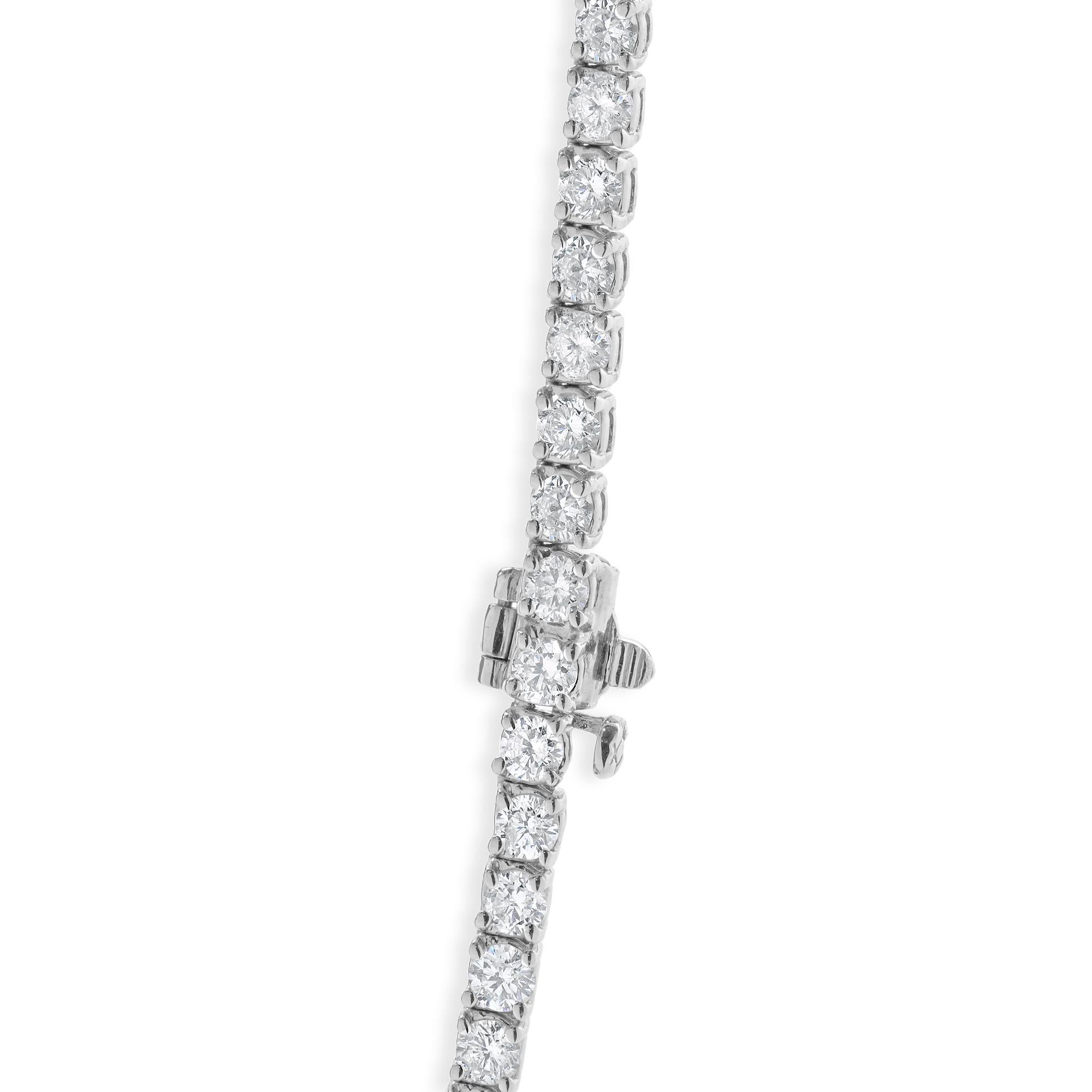 Round Cut 18 Karat White Gold Diamond Tennis Necklace