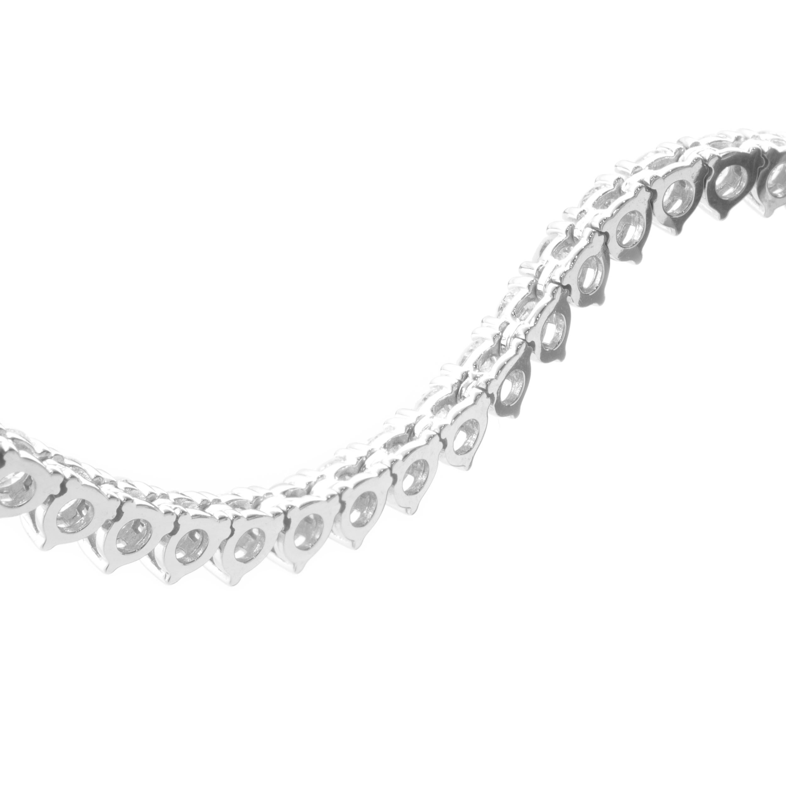 18 Karat White Gold Diamond Tennis Necklace In Excellent Condition For Sale In Scottsdale, AZ