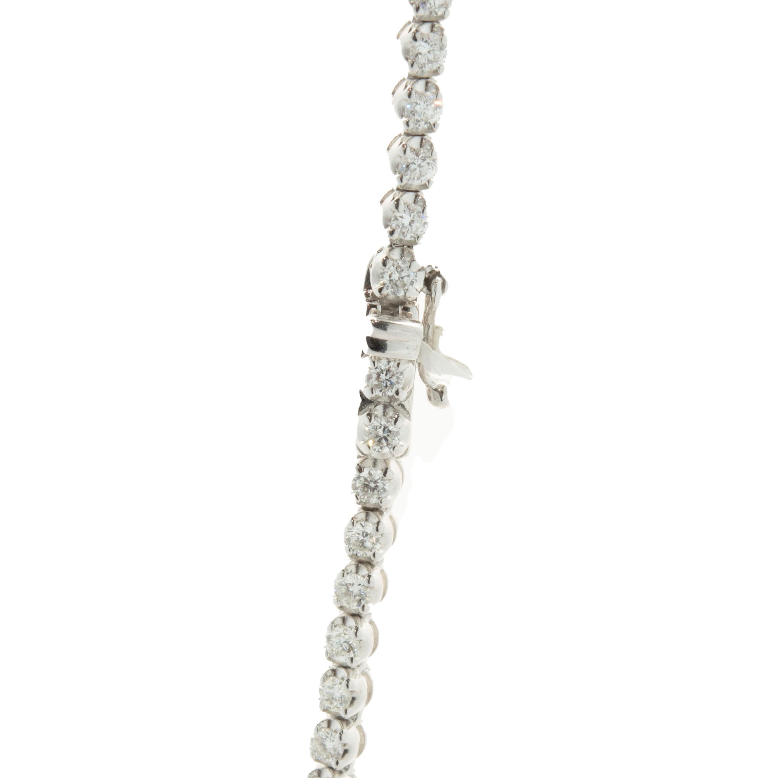 18 Karat Weißgold Diamant-Tennis-Halskette mit mosaikbesetzter Diamantstation im Zustand „Hervorragend“ im Angebot in Scottsdale, AZ