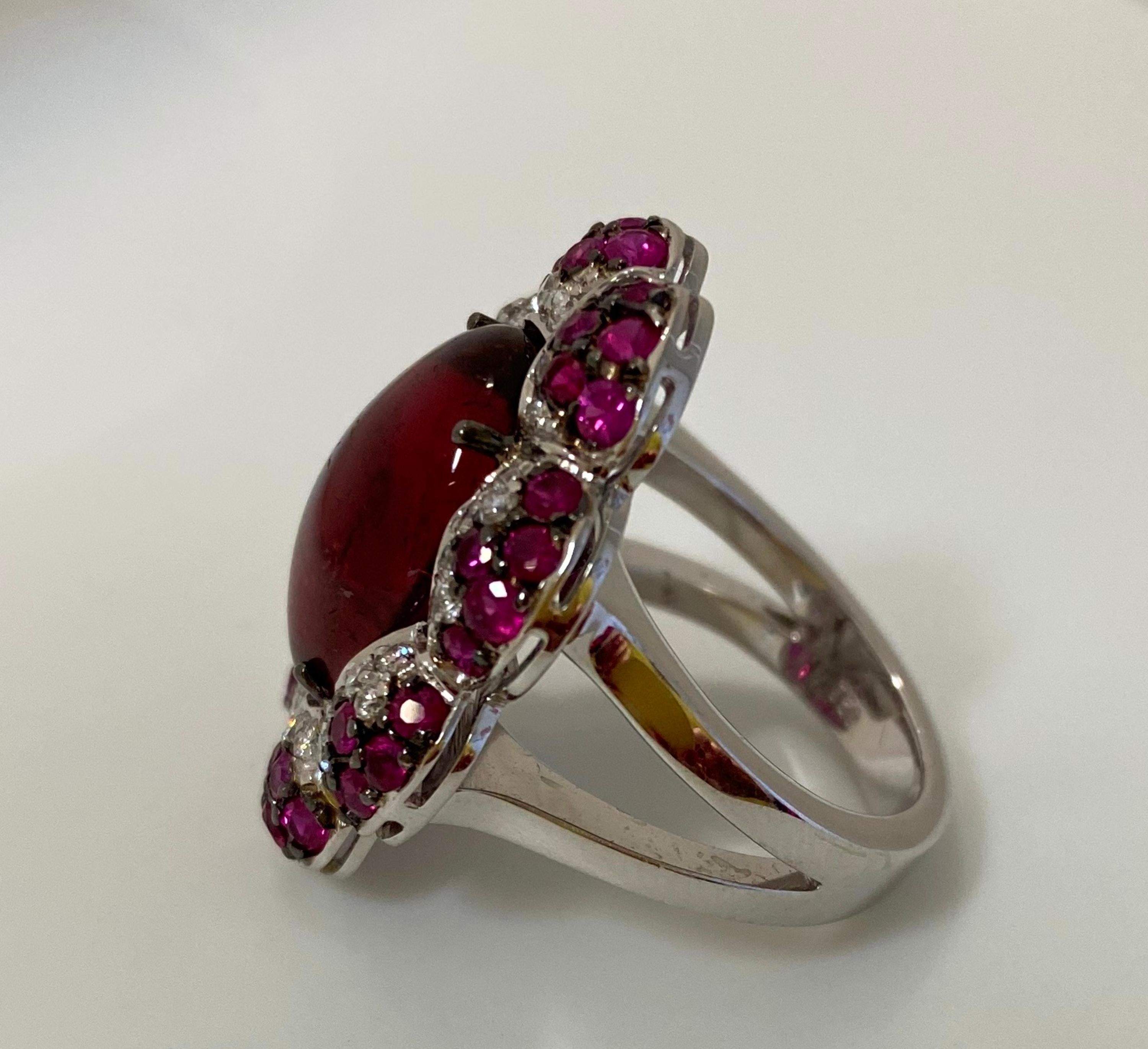 18 Karat White Gold Diamond Tourmaline and Ruby Cocktail Ring In New Condition In Duesseldorf, DE