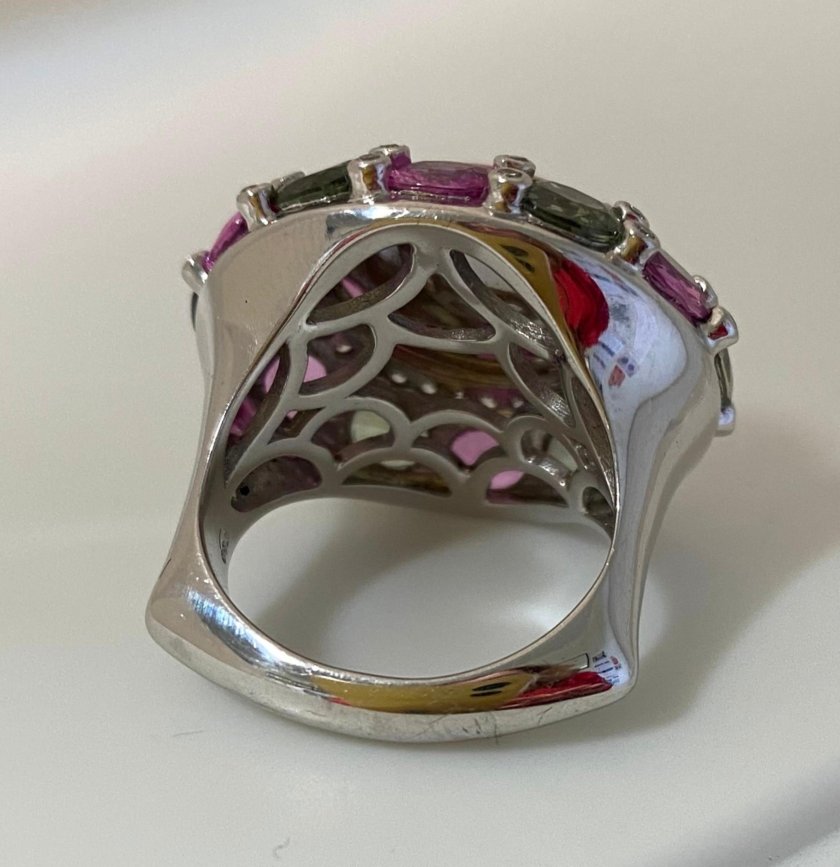 18 Karat White Gold Diamond, Tourmaline and Sapphire Cocktail Ring In New Condition In Duesseldorf, DE