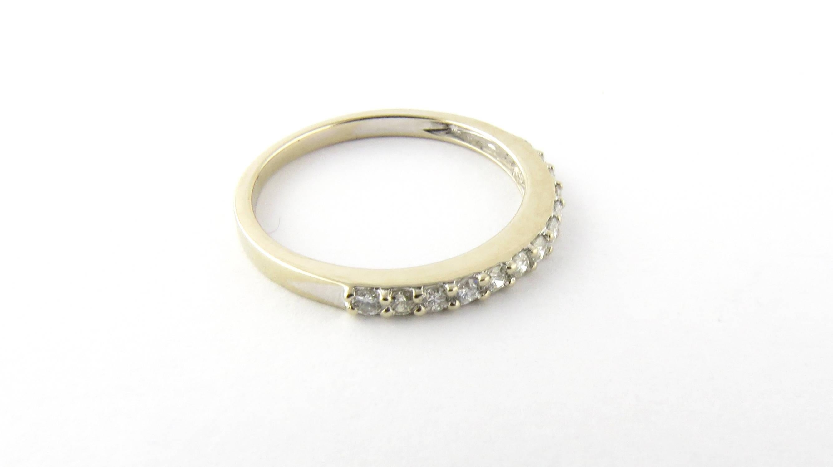 Alliance en or blanc 18 carats et diamants Pour femmes en vente