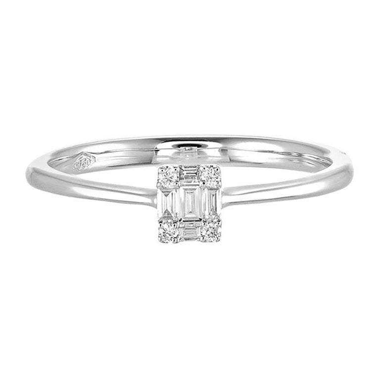 18 Karat White Gold Diamond Engagement Ring For Sale at 1stDibs