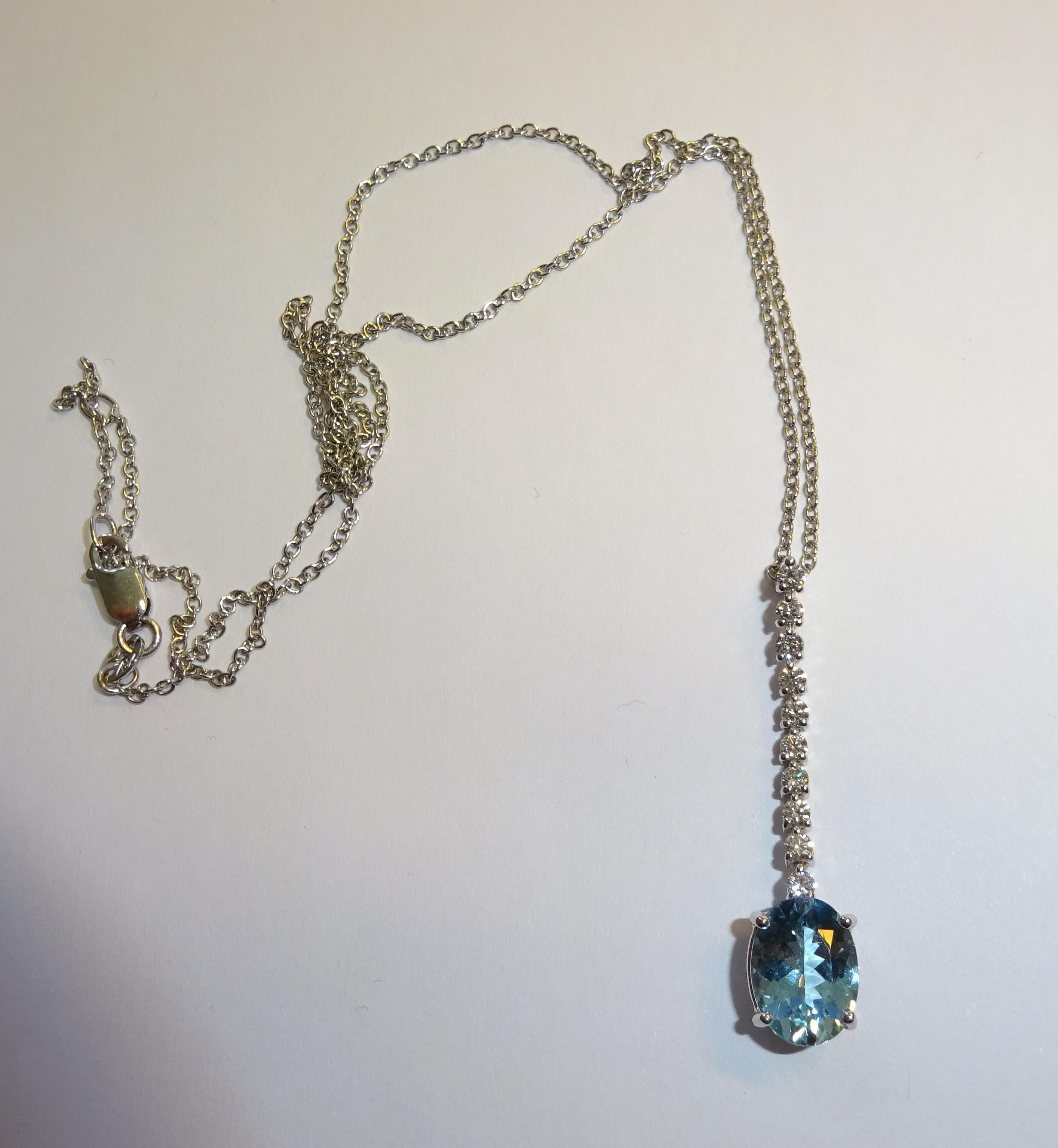 18 Karat White Gold Diamonds, Aguamarine Pendant Necklace In New Condition For Sale In Duesseldorf, DE