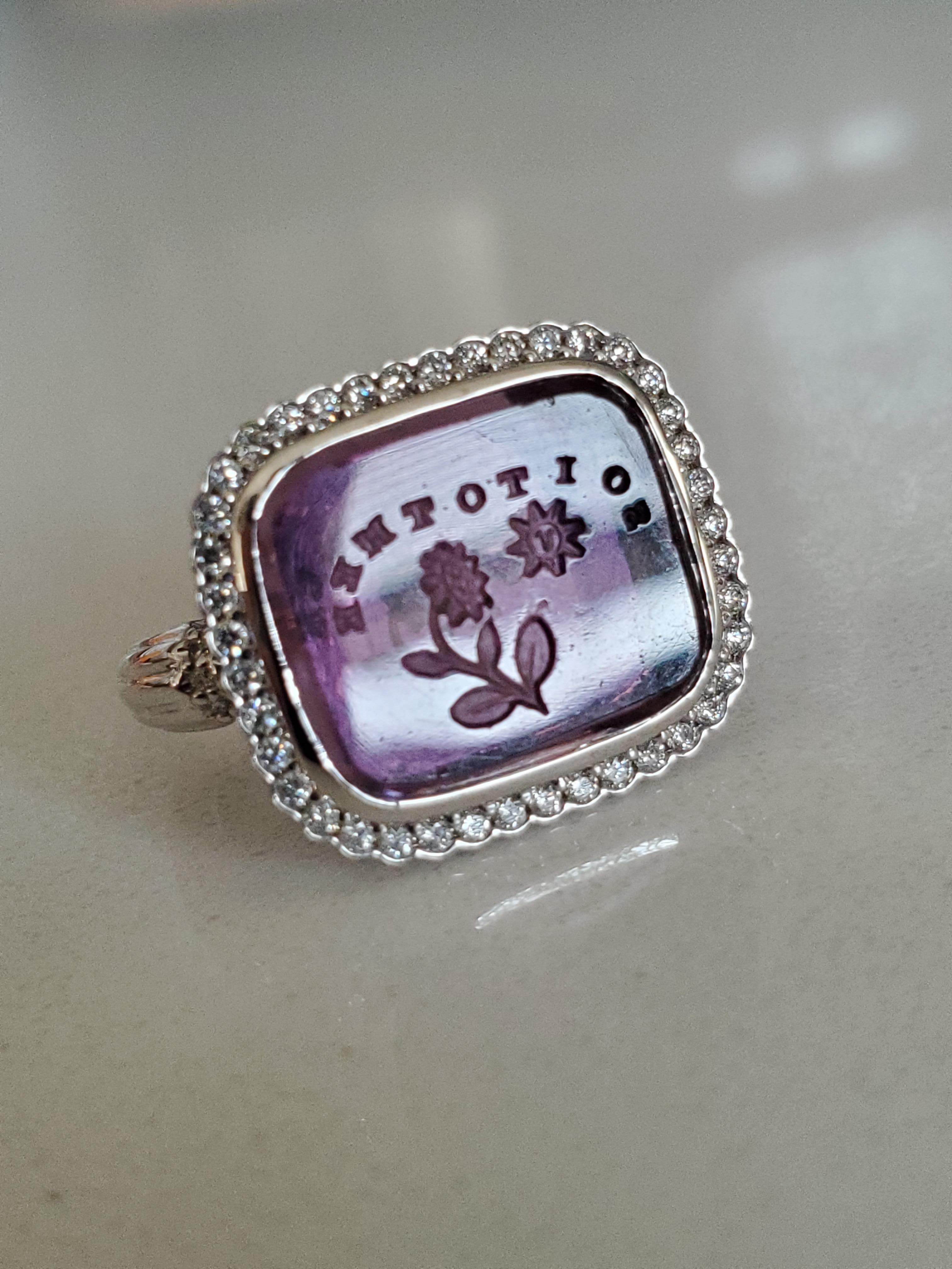 Intaille ancienne en forme d'amour avec diamants en vente 4
