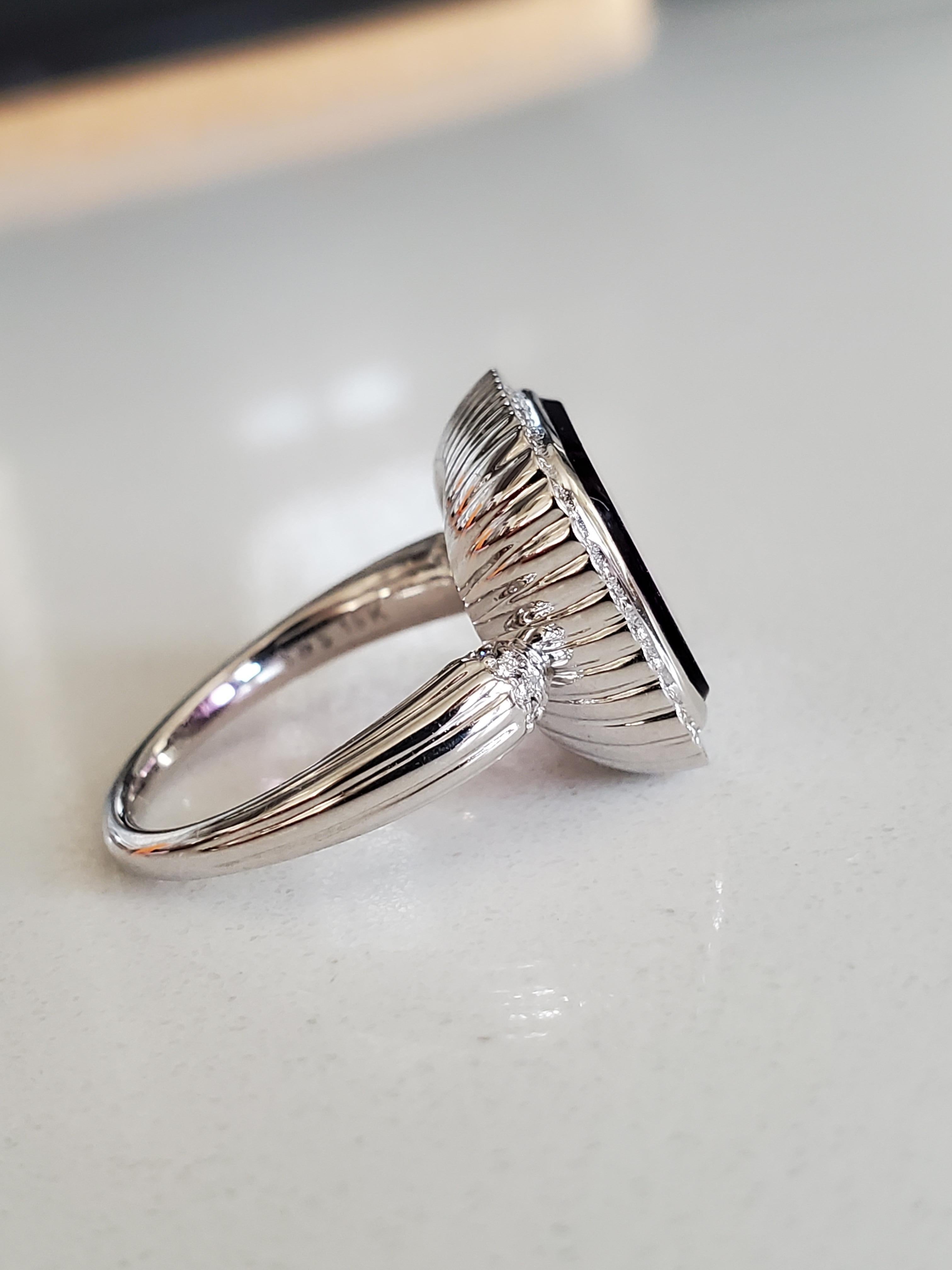 Intaille ancienne en forme d'amour avec diamants Neuf - En vente à San Diego, CA