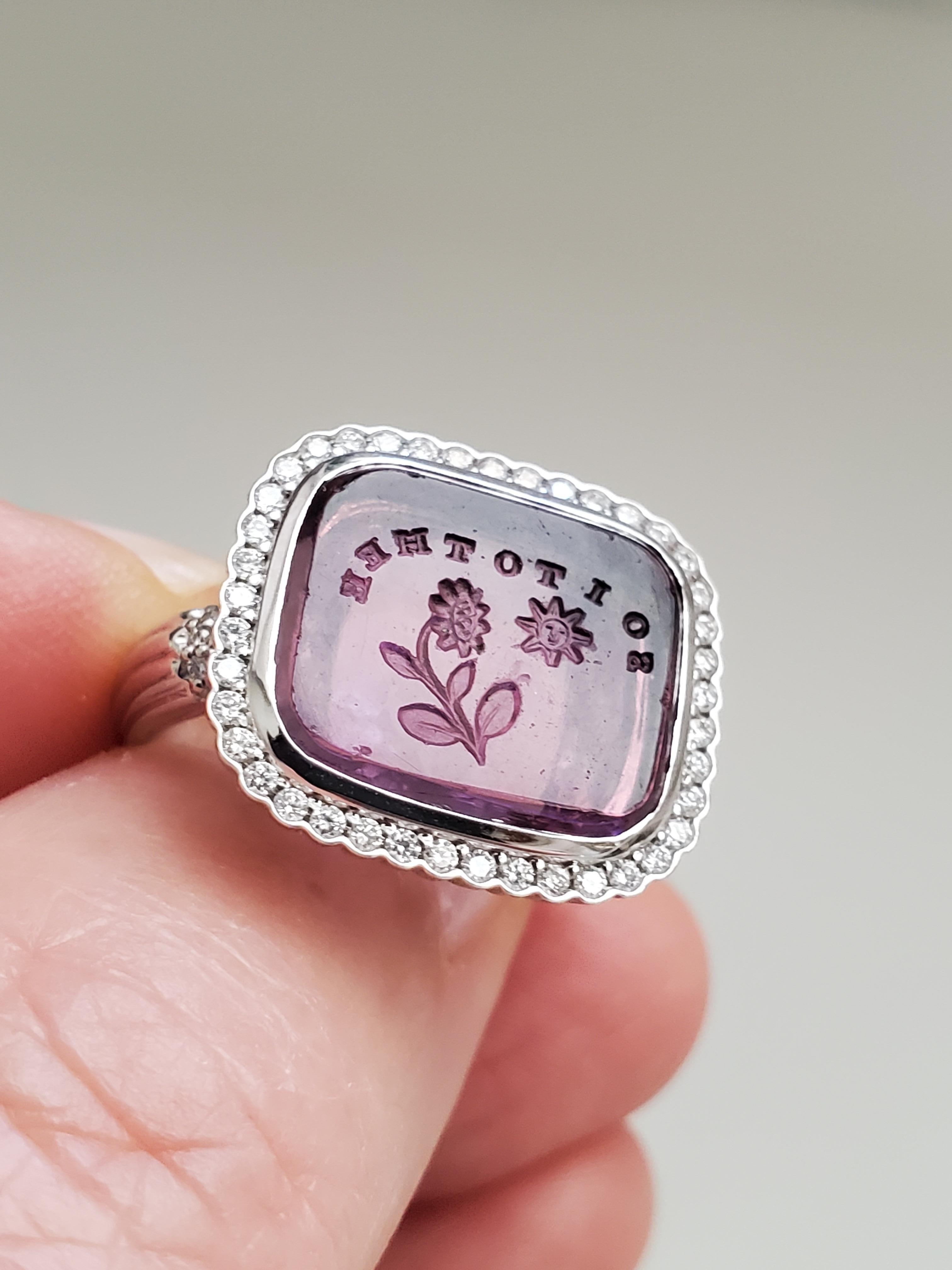 Intaille ancienne en forme d'amour avec diamants Unisexe en vente