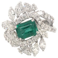 18 Karat White Gold Diamonds and Emerald Ring Made in Italy