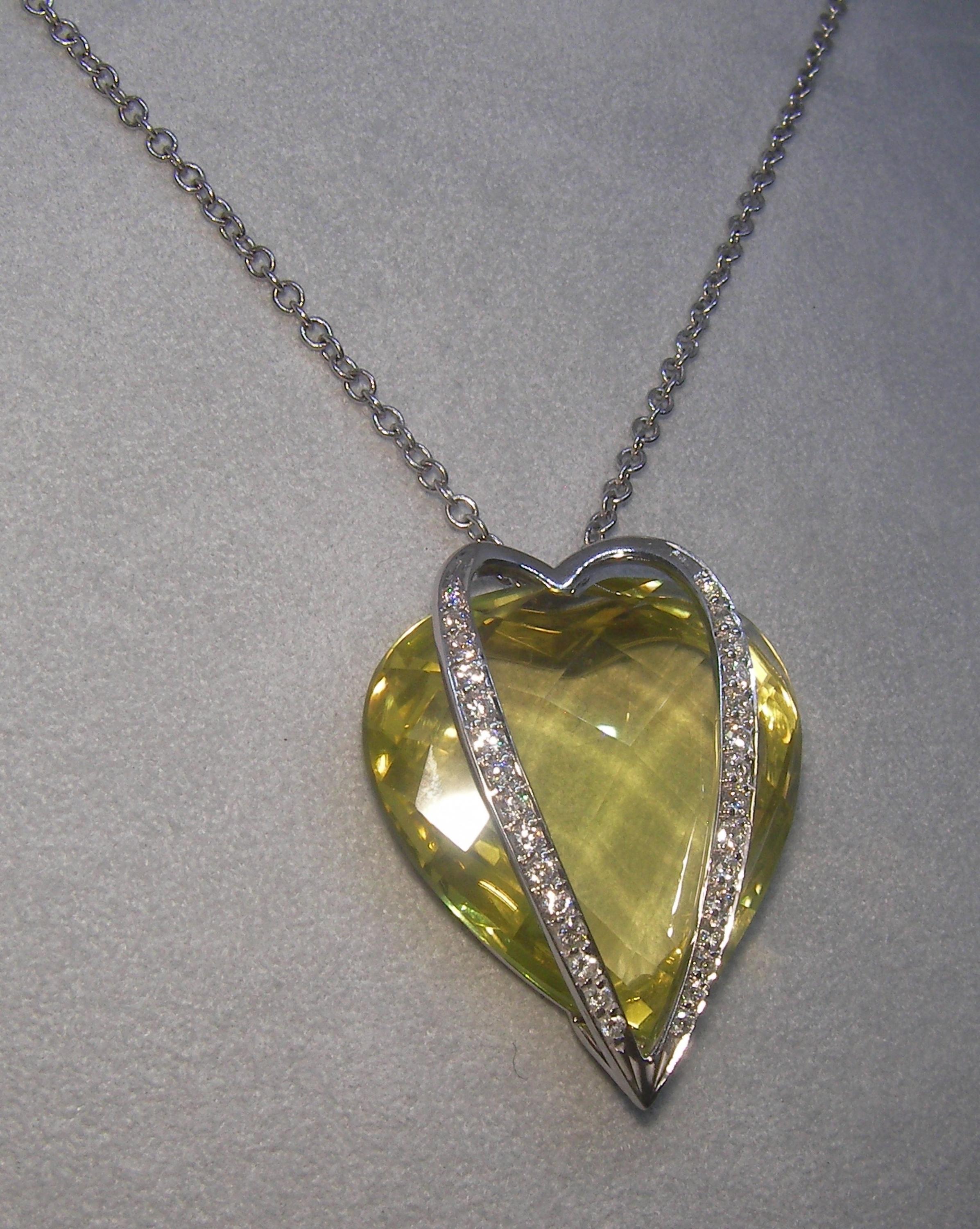 Briolette Cut 18 Karat White Gold Diamonds and Lemon Citrin Pendant Necklace For Sale
