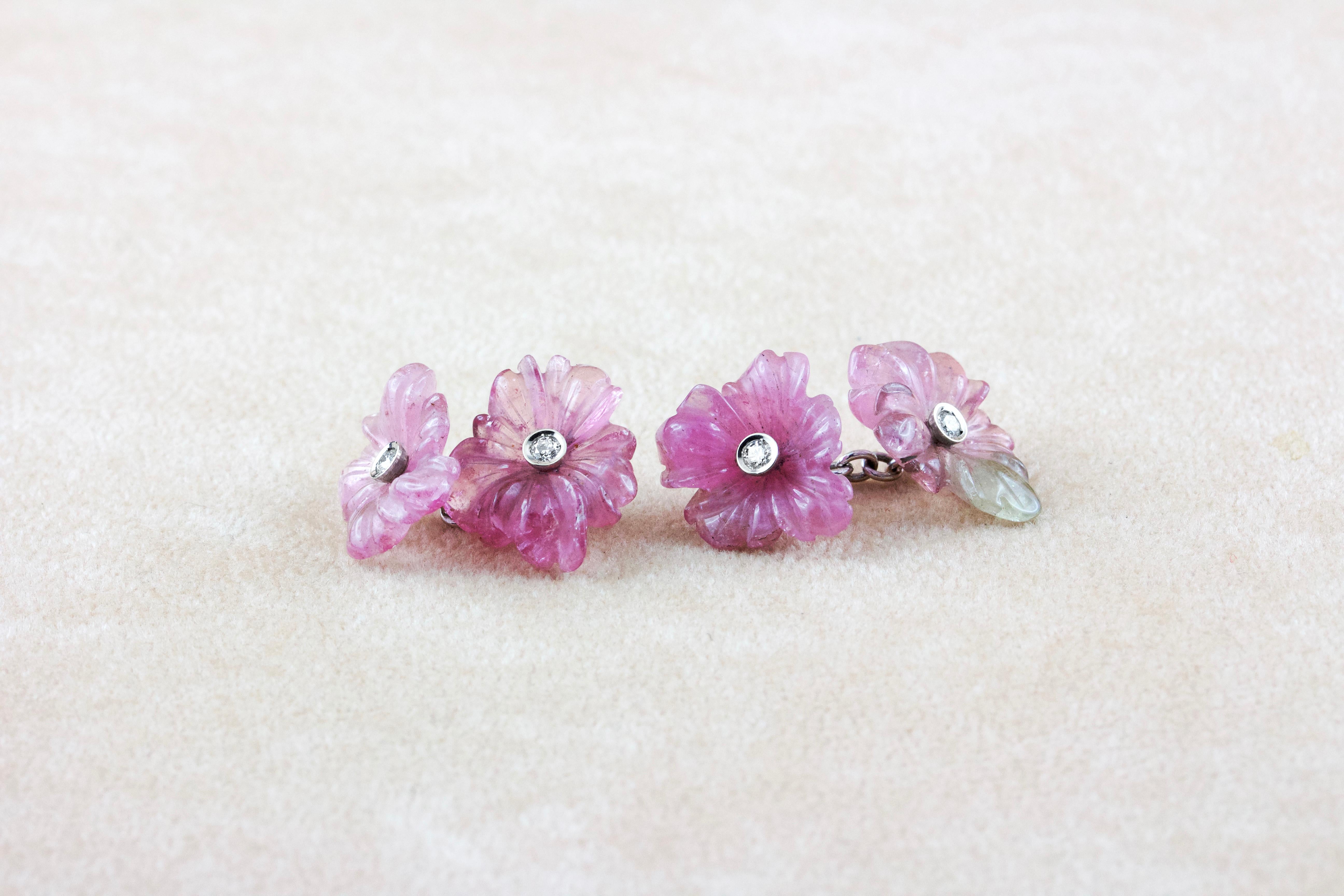 Charming and romantic, this pair of cufflinks is made of  tourmaline stones that evoke the delicate scene of a garden. 
Both front face and toggle are shaped as flowers, and the use of different silhouettes create a precious, one-of-a-kind effect.