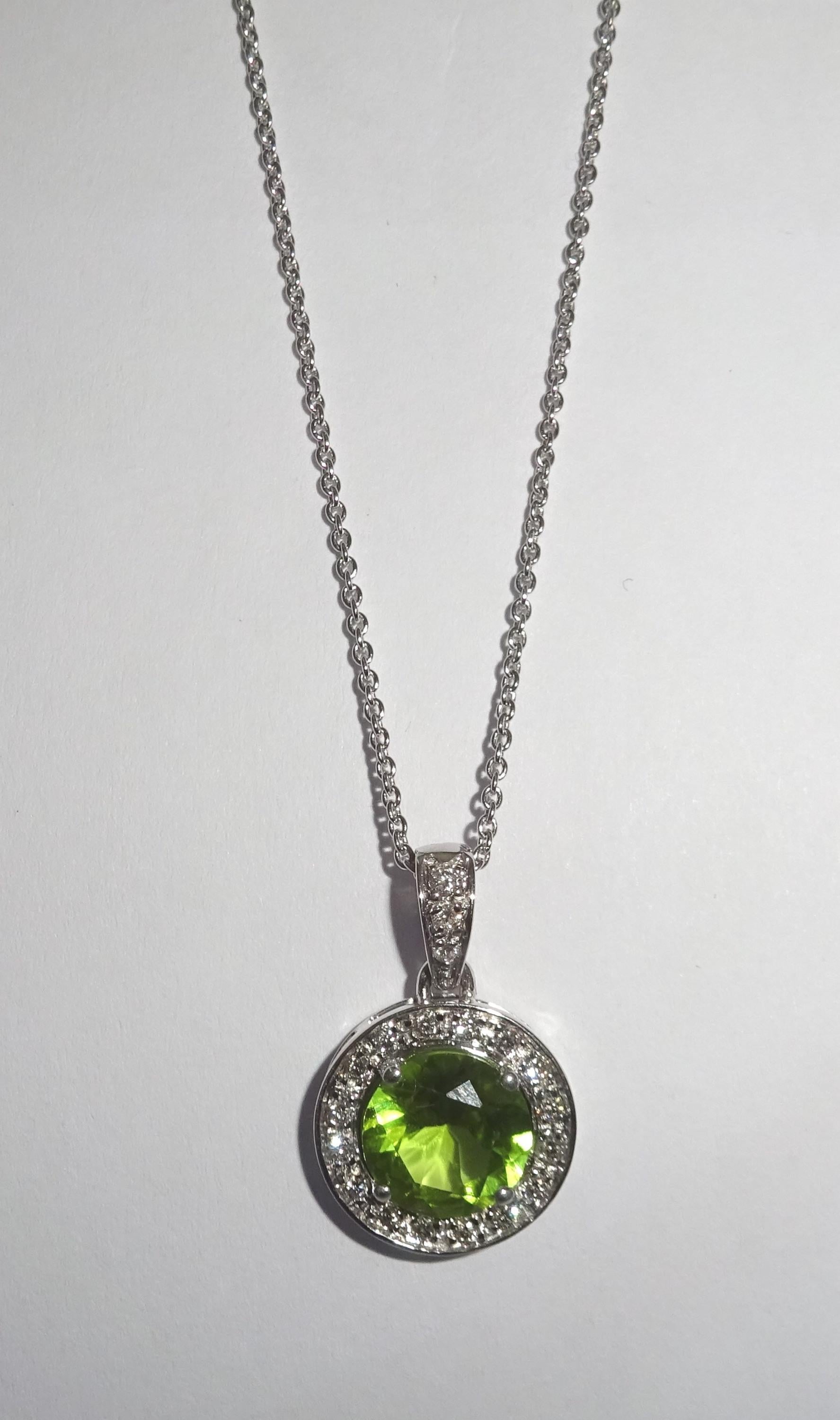18 Karat White Gold  Diamonds and Peridot Pendant Neclas

19 Diamonds 0.28 ct.
1 Peridot 1.96  ct




Founded in 1974, Gianni Lazzaro is a family-owned jewelery company based out of Düsseldorf, Germany.
Although rooted in Germany, Gianni Lazzaro's