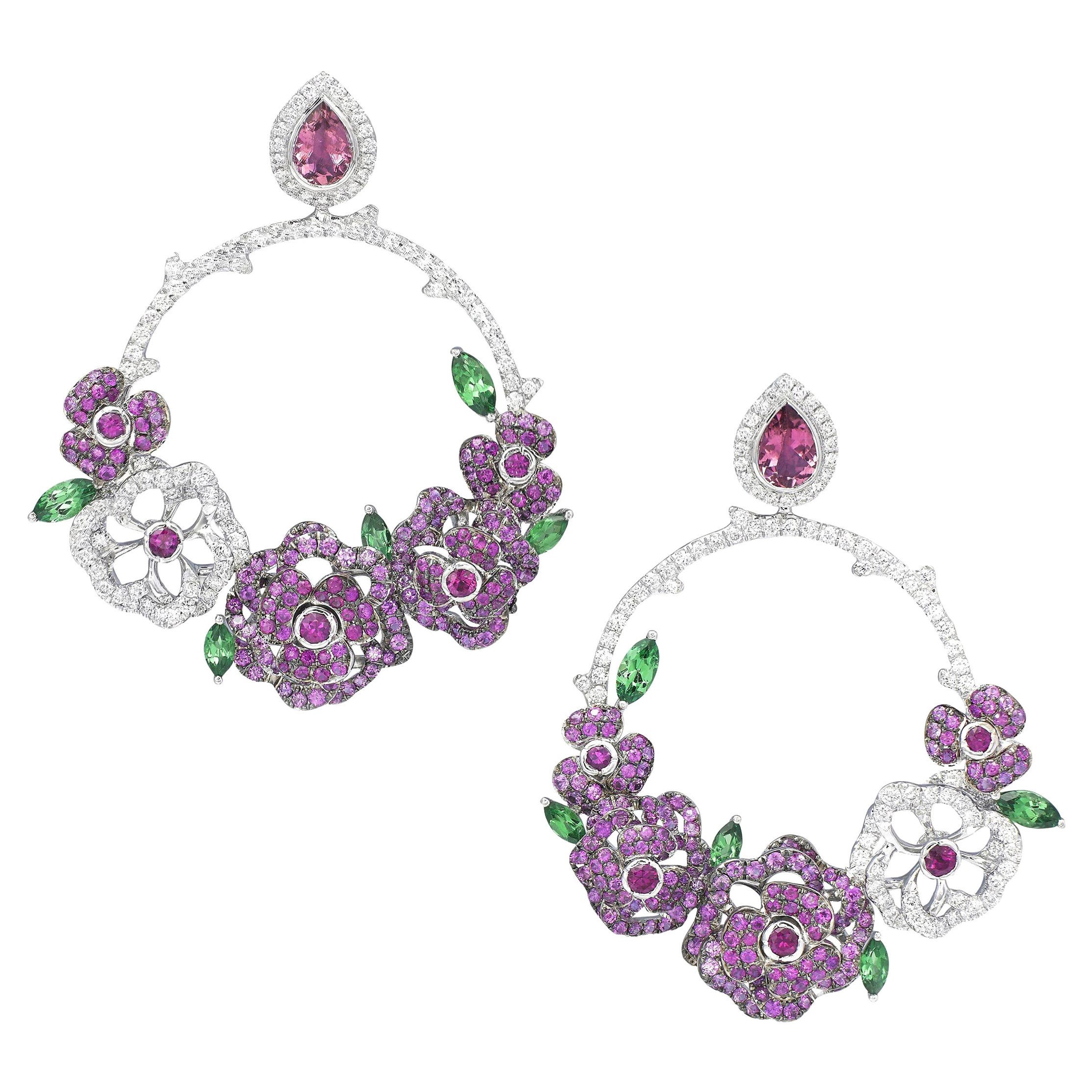 Orecchini in oro bianco 18 carati, diamanti, zaffiro rosa, rubino e tsavorite in vendita