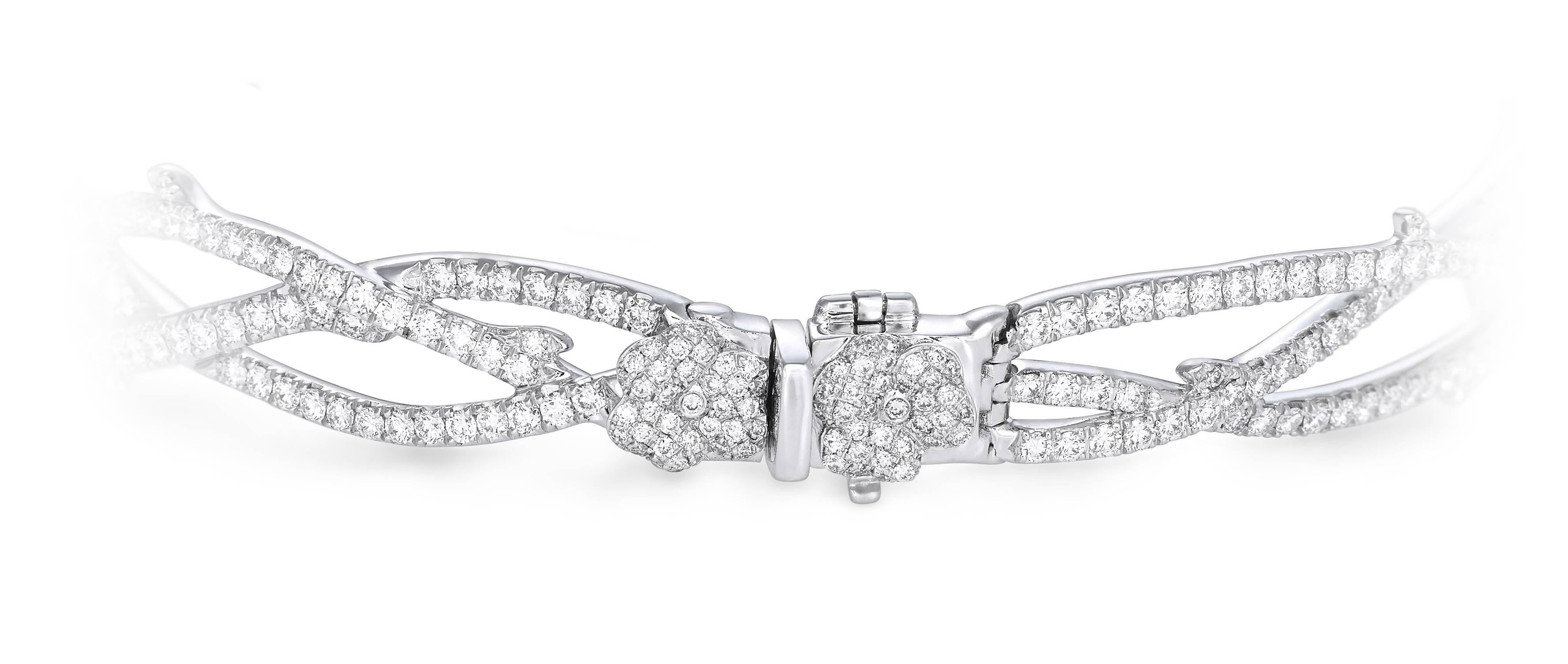 Blumenarmband aus 18 Karat Weißgold mit Diamanten, rosa Saphiren, Rubinen und Tsavorit (Zeitgenössisch) im Angebot