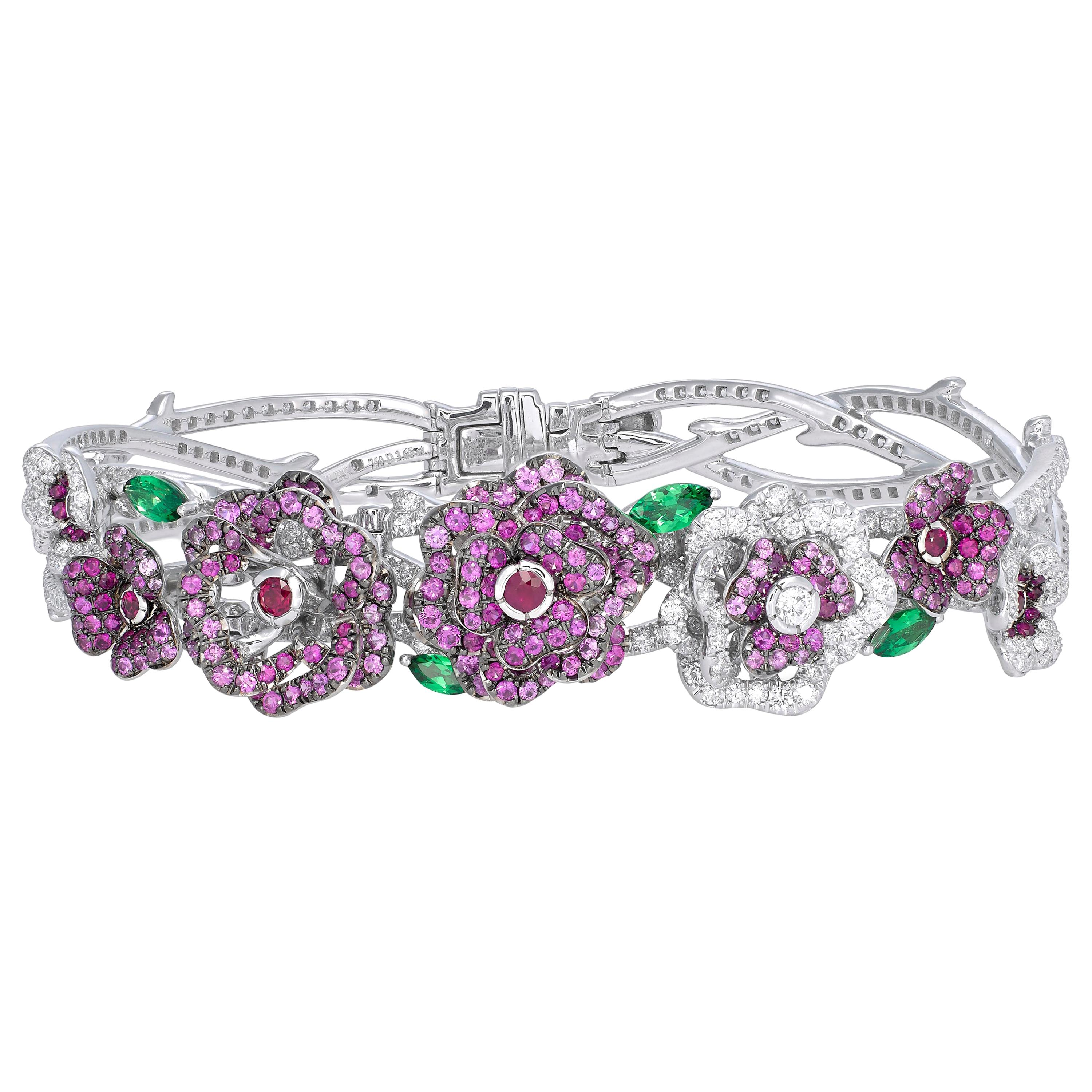 Ohrringe und Armband aus 18 Karat Weißgold mit Diamanten, rosa Saphiren und Rubinen (Rundschliff) im Angebot