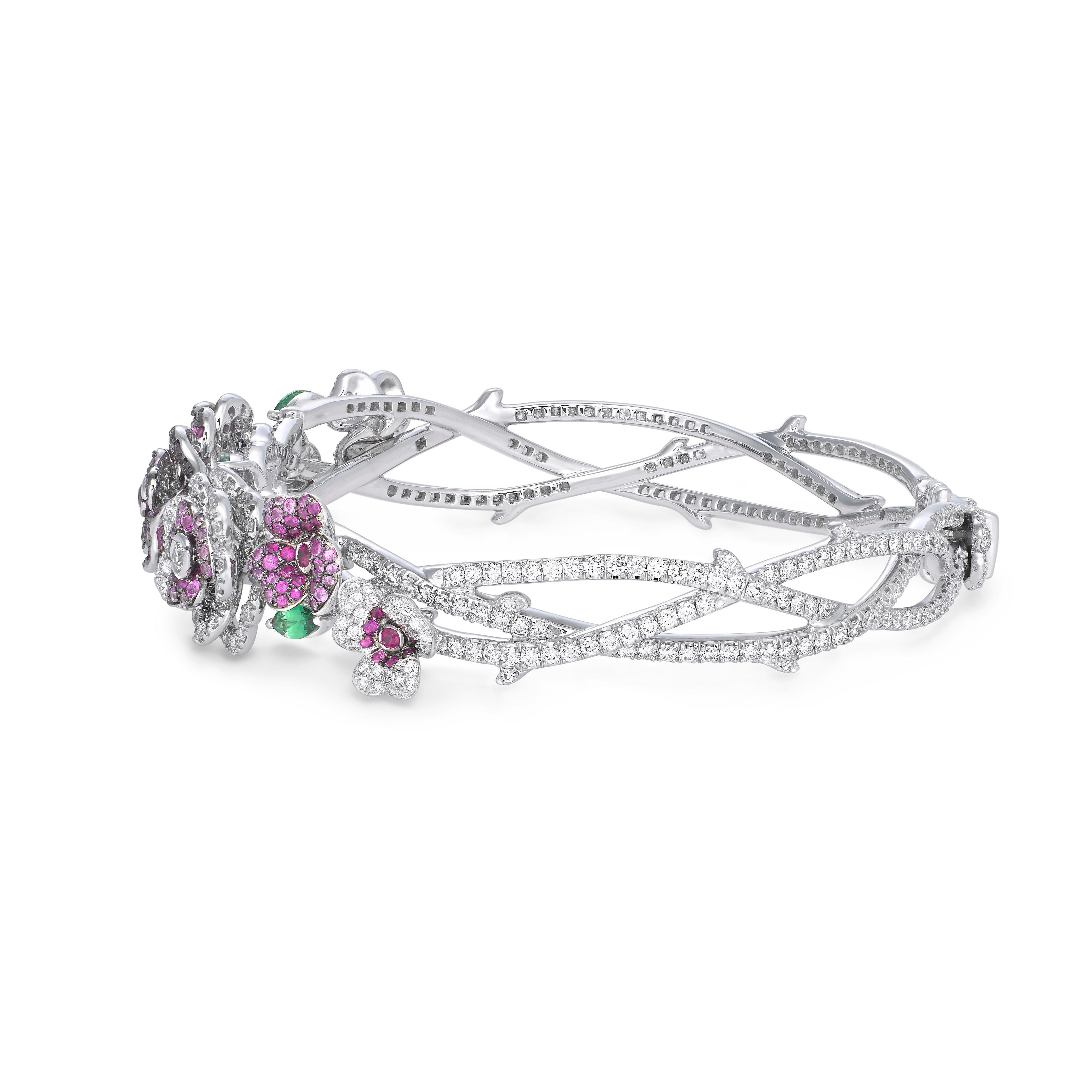 Ohrringe und Armband aus 18 Karat Weißgold mit Diamanten, rosa Saphiren und Rubinen im Zustand „Neu“ im Angebot in Mayfair, London, GB