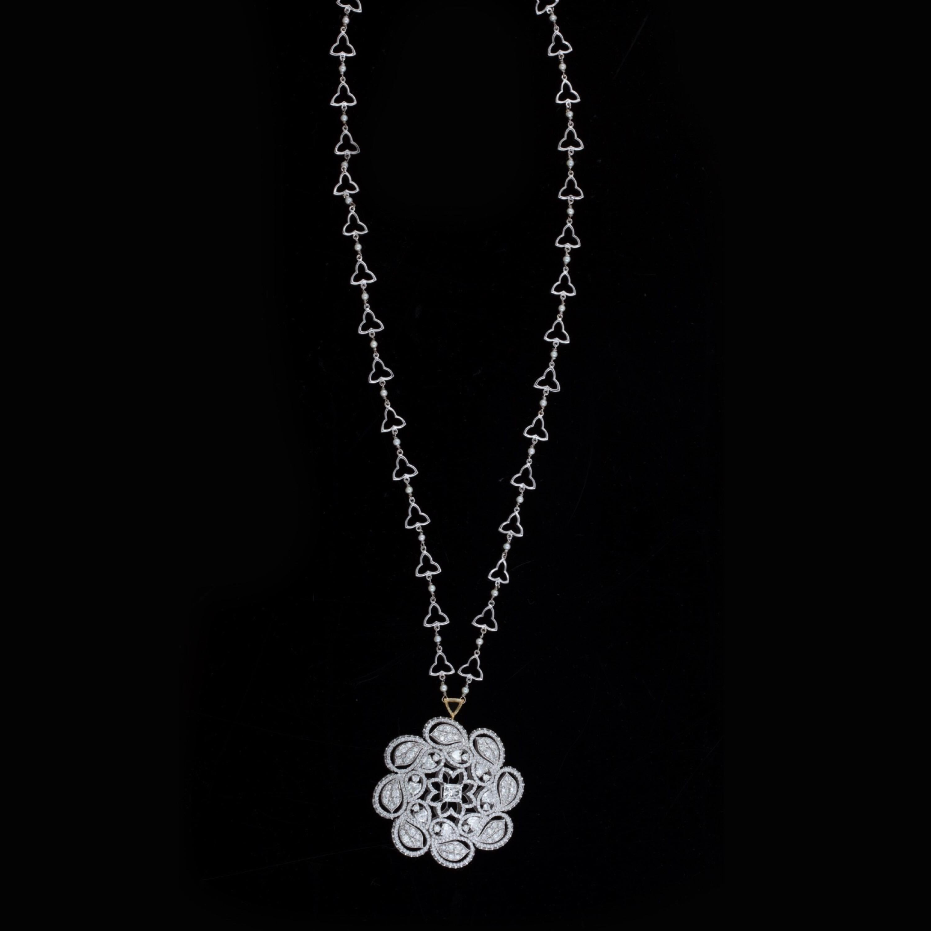 Brilliant Cut 18 Karat White Gold Duomo Pendant with White Diamonds and Natural Pearls For Sale