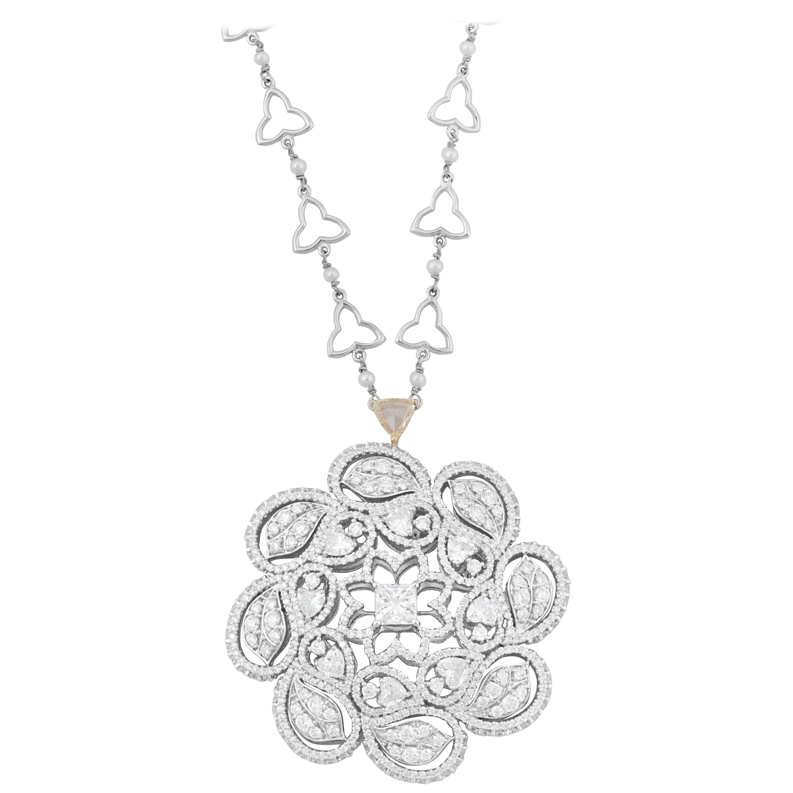 18 Karat White Gold Duomo Pendant with White Diamonds and Natural Pearls For Sale