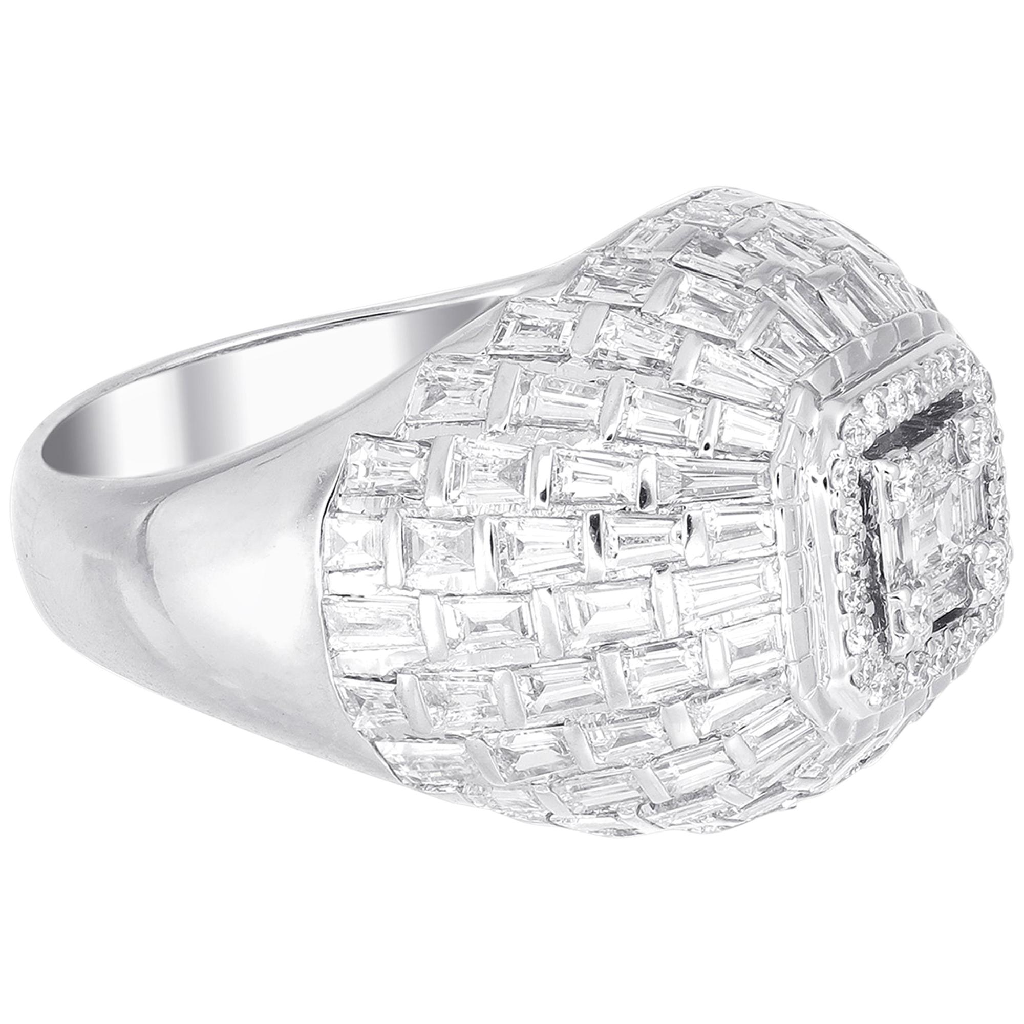 18 Karat White Gold Dome Emerald Illusion Diamond Cocktail Ring For Sale