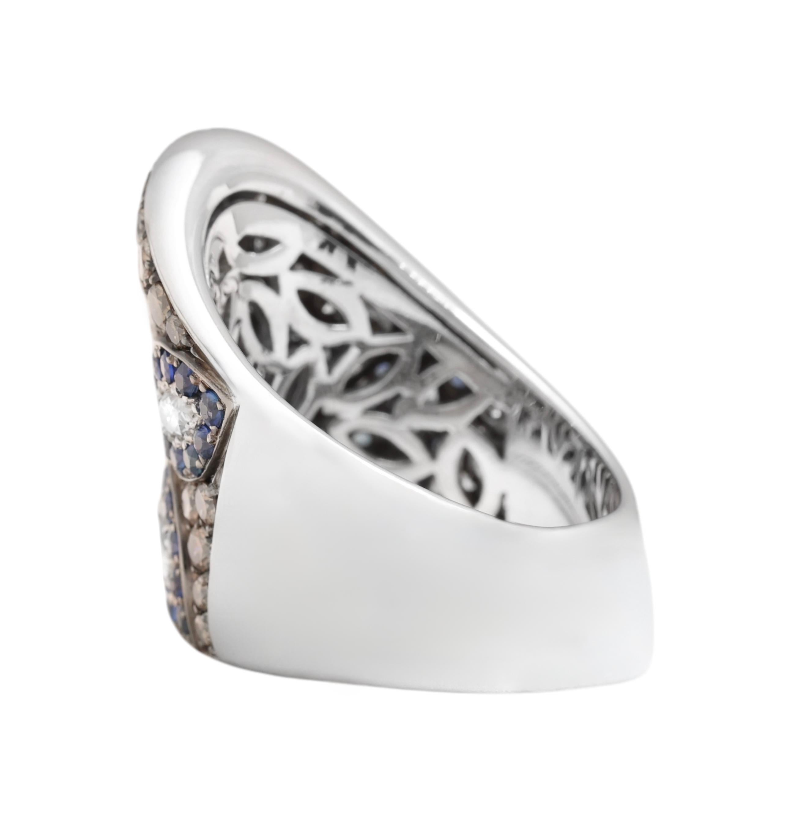 18 Karat Weißgold Kuppelring mit Saphir und 3,85 Karat weißen, braunen Diamanten im Angebot 3