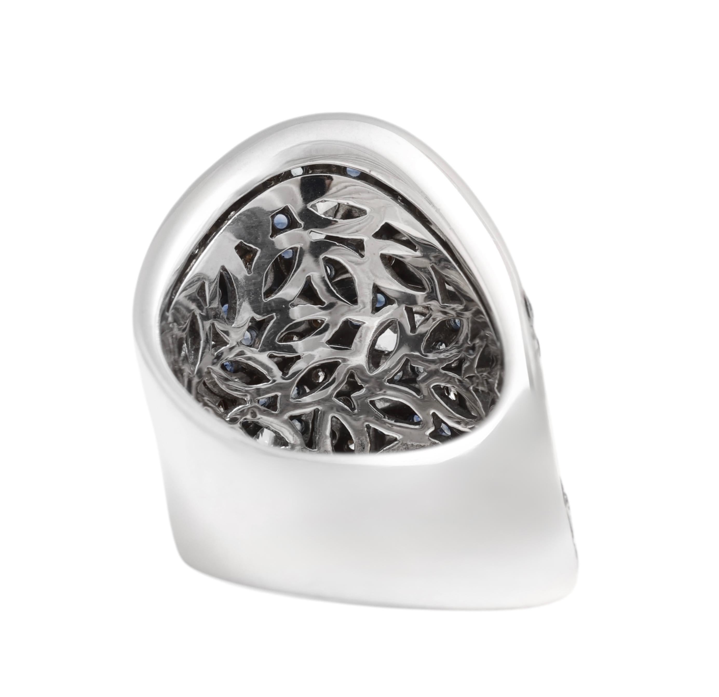 18 Karat Weißgold Kuppelring mit Saphir und 3,85 Karat weißen, braunen Diamanten im Angebot 4
