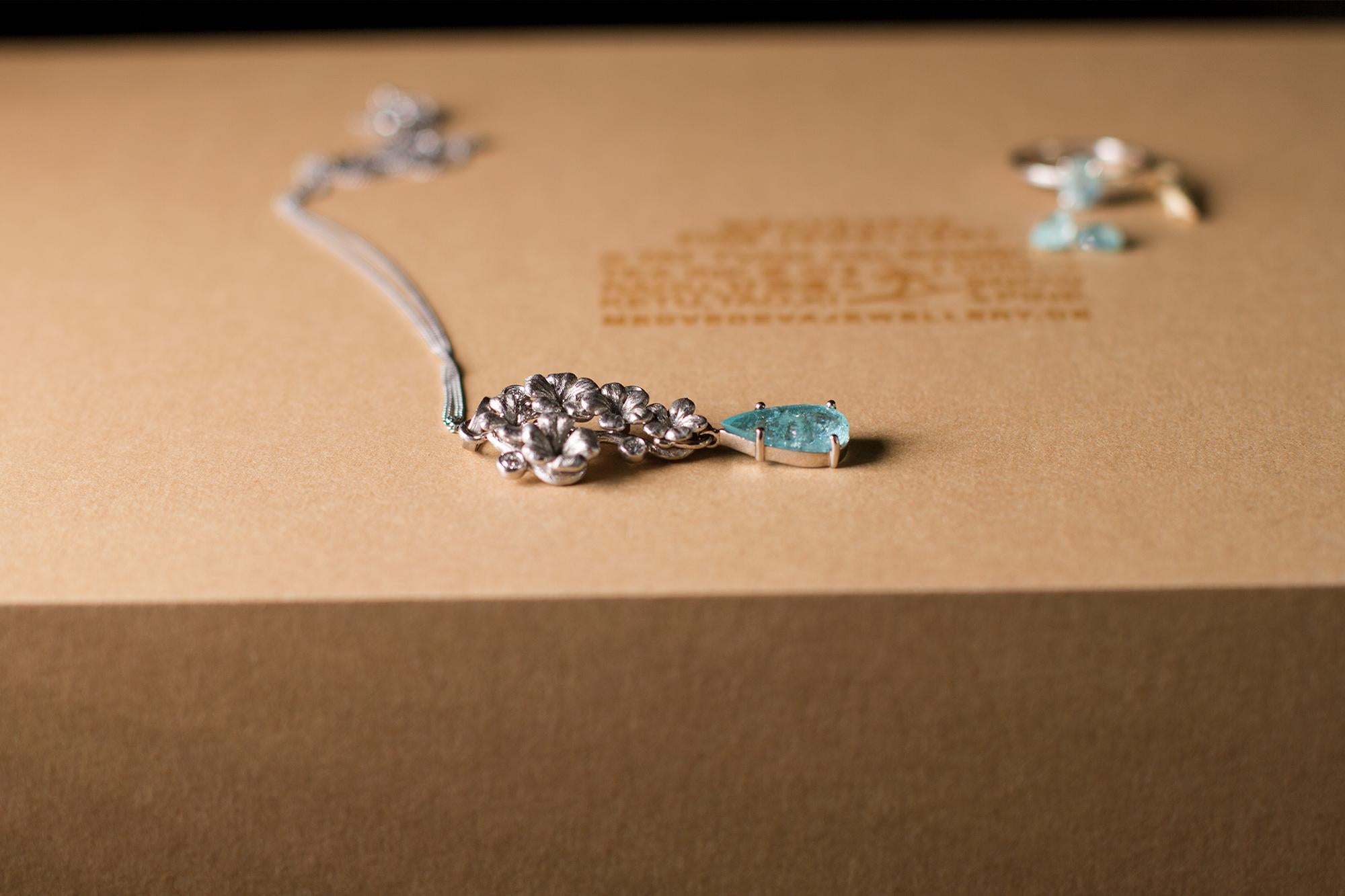 Women's or Men's White Gold Drop Pendant Necklace with Diamonds and Removable Quartz For Sale