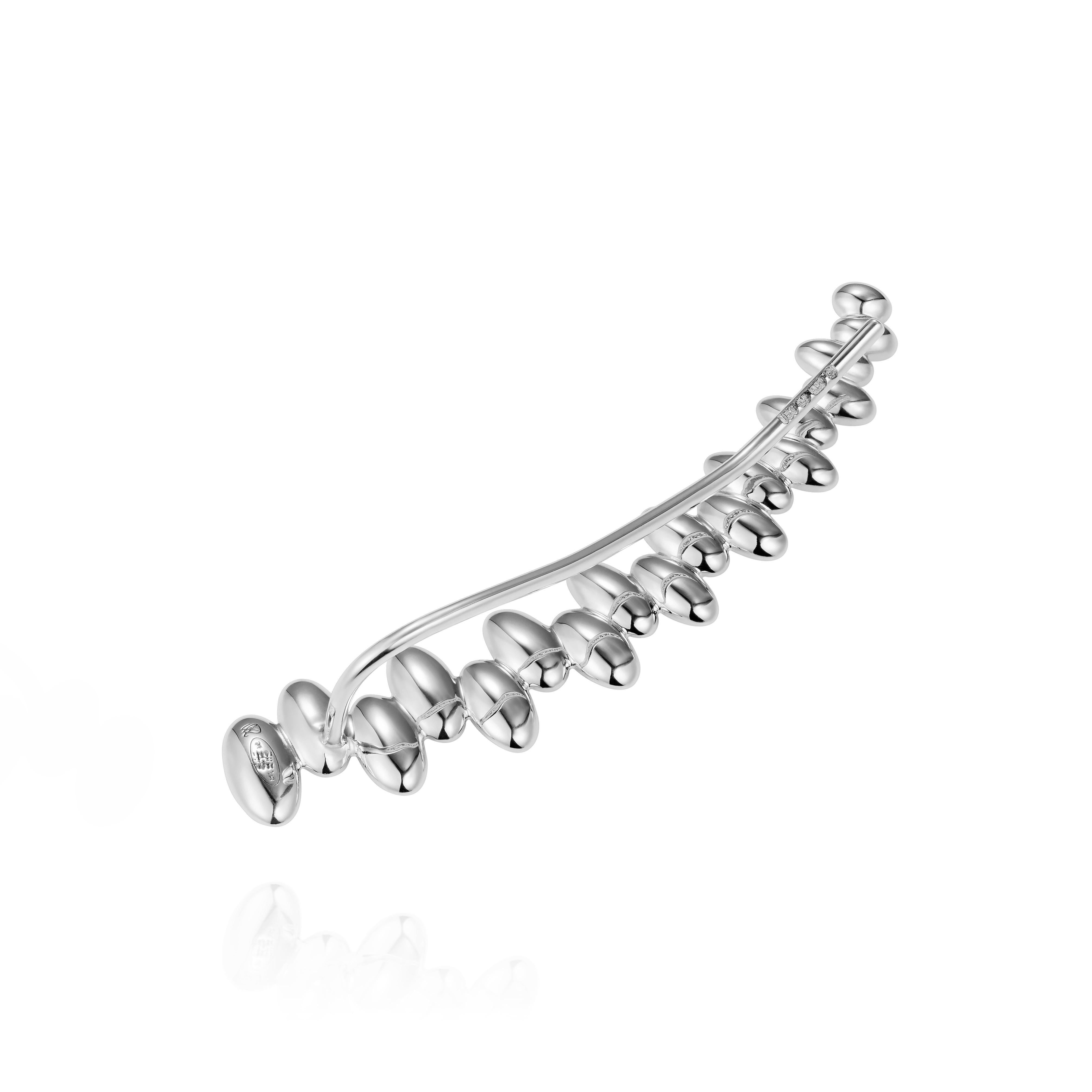 18 Karat White Gold Ear Cuff Earring

This 18 karat white gold ear cuff is part of the Skinny collection. This is a statement piece and a must have accessory. The average gold weight 2.8 grams.  

This style of ear cuff is for the right ear.