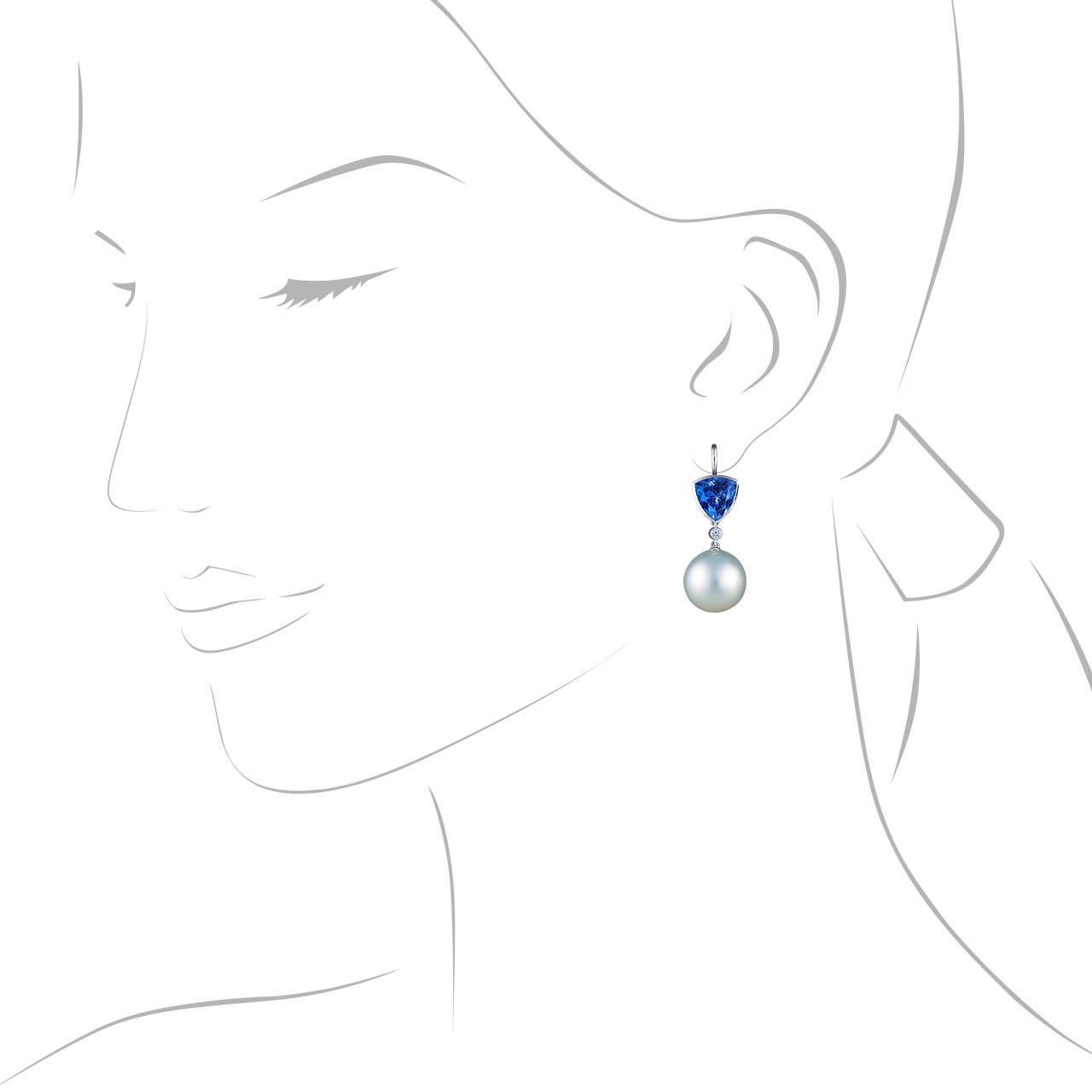 - 1 Round Diamond – 0.05 ct, D/VVS1  
- 1 Round Diamond – 0.05 ct, G/VVS2
- 2 Trilliant Tanzanite – 11.48 ct
- 2 White South Sea pearls - 16.1 mm
- 18K White Gold 
- Weight: 20.65 g
The earrings are made of 18 Karat white gold, features two rare